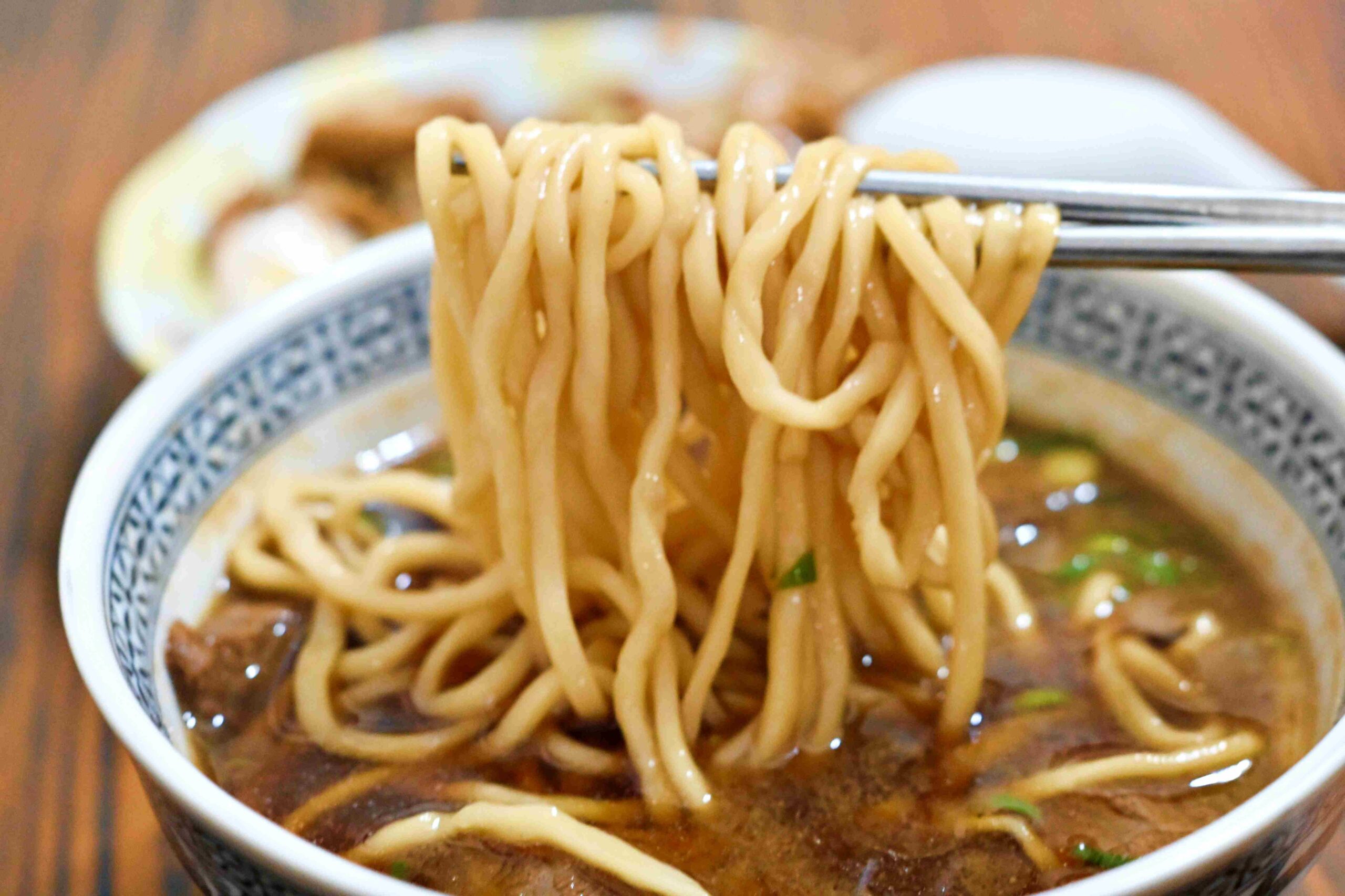 【新莊美食】御私房牛肉麵，19年老字號巷弄牛肉麵，湯頭獨特推薦(菜單)！ @趙先生吃飯