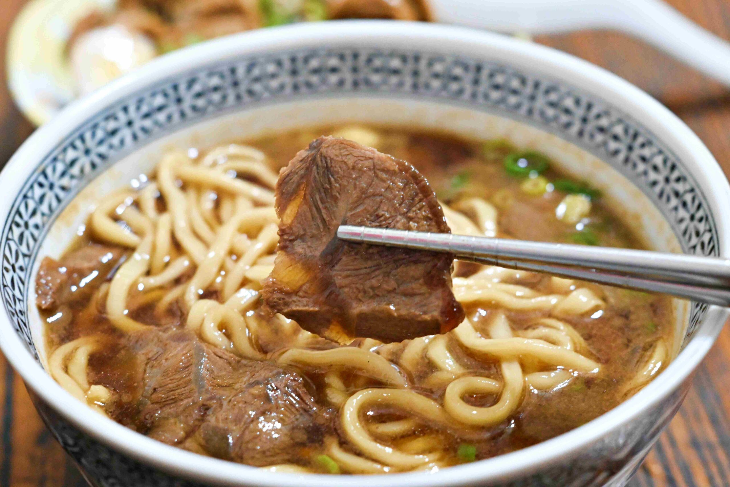 【新莊美食】御私房牛肉麵，19年老字號巷弄牛肉麵，湯頭獨特推薦(菜單)！ @趙先生吃飯