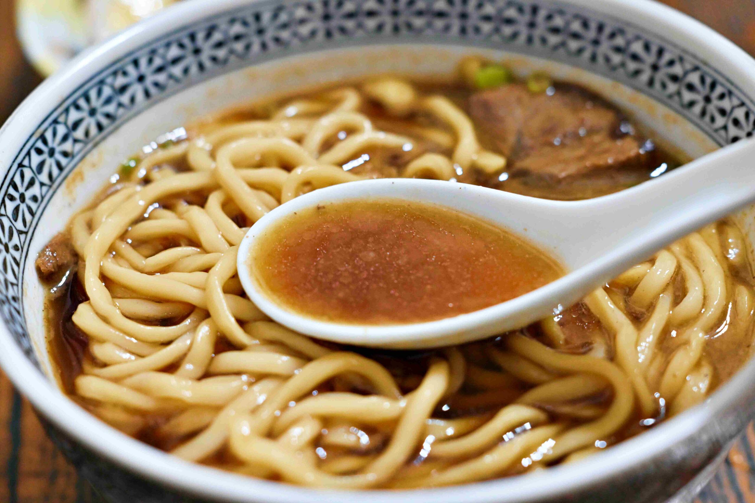 【新莊美食】御私房牛肉麵，19年老字號巷弄牛肉麵，湯頭獨特推薦(菜單)！ @趙先生吃飯