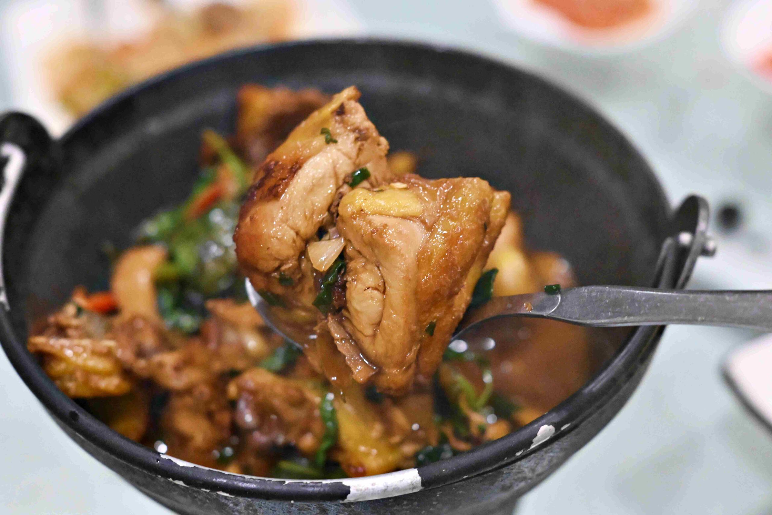 【苗栗美食】雲洞山莊，在雲海裡吃飯的客家餐廳，客家合菜與超美景觀推薦(菜單)！ @趙先生吃飯