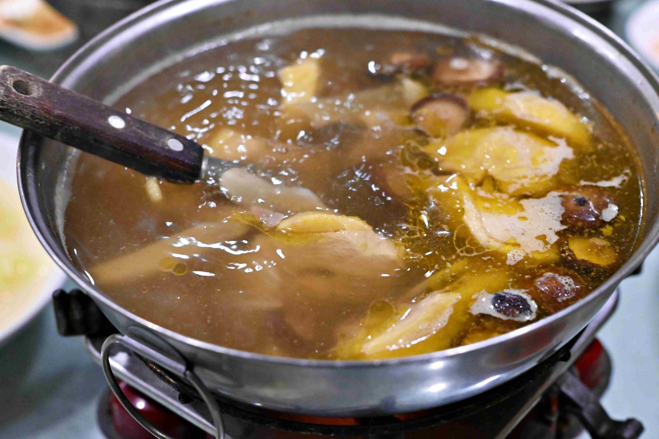 【苗栗美食】雲洞山莊，在雲海裡吃飯的客家餐廳，客家合菜與超美景觀推薦(菜單)！ @趙先生吃飯