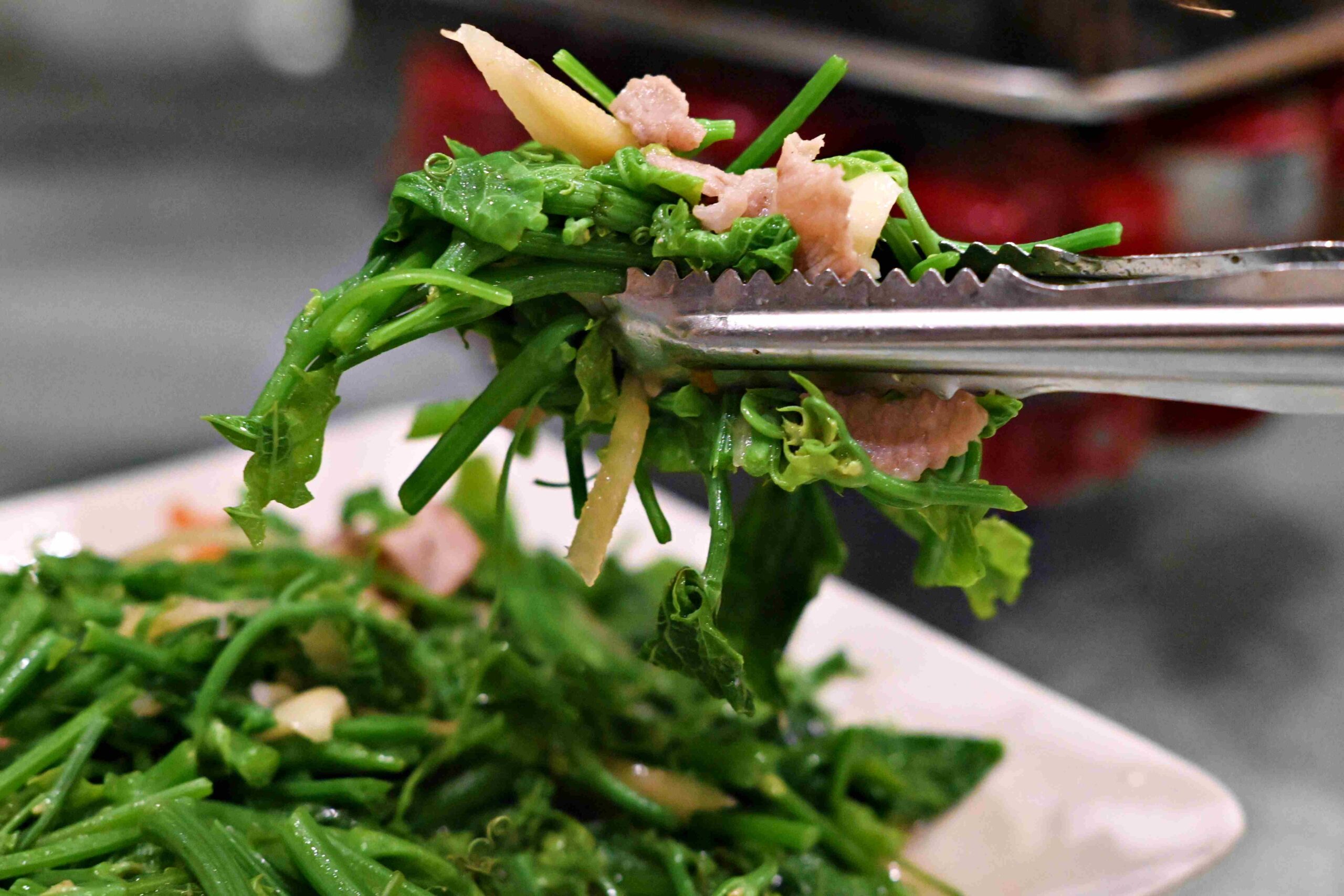 【苗栗美食】雲洞山莊，在雲海裡吃飯的客家餐廳，客家合菜與超美景觀推薦(菜單)！ @趙先生吃飯