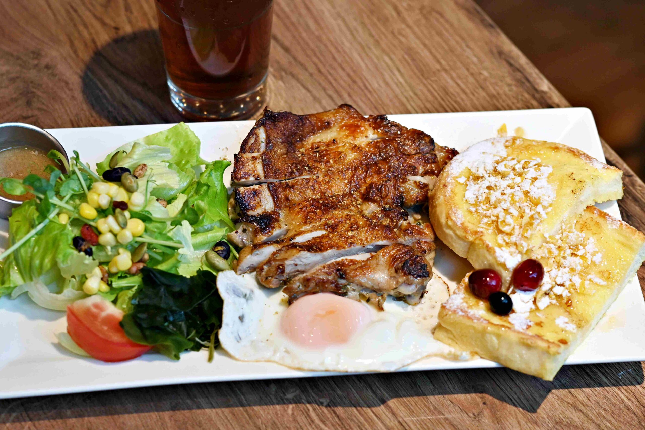 【新莊早午餐推薦】豐滿早午餐新莊中信店：被綠意包圍的城市小森林(菜單)！ @趙先生吃飯