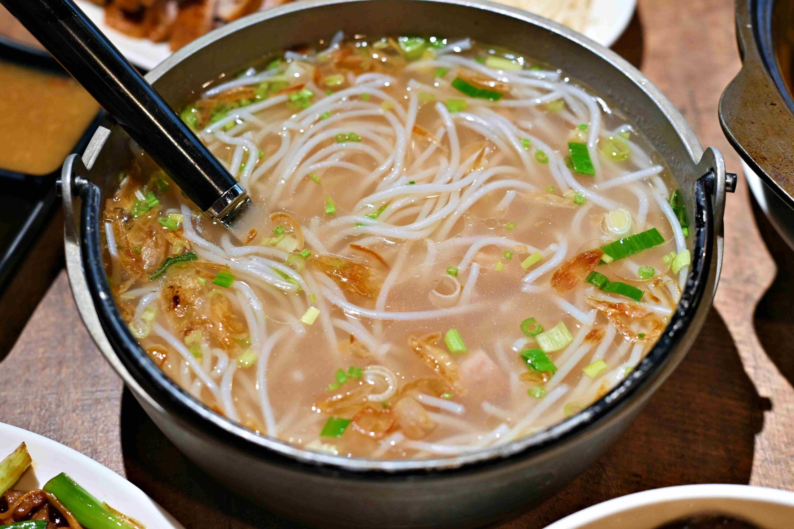 【松山美食】鵝肉川光復店，鵝肉香氣迷人、芋頭米粉還能吃到飽推薦(菜單) @趙先生吃飯