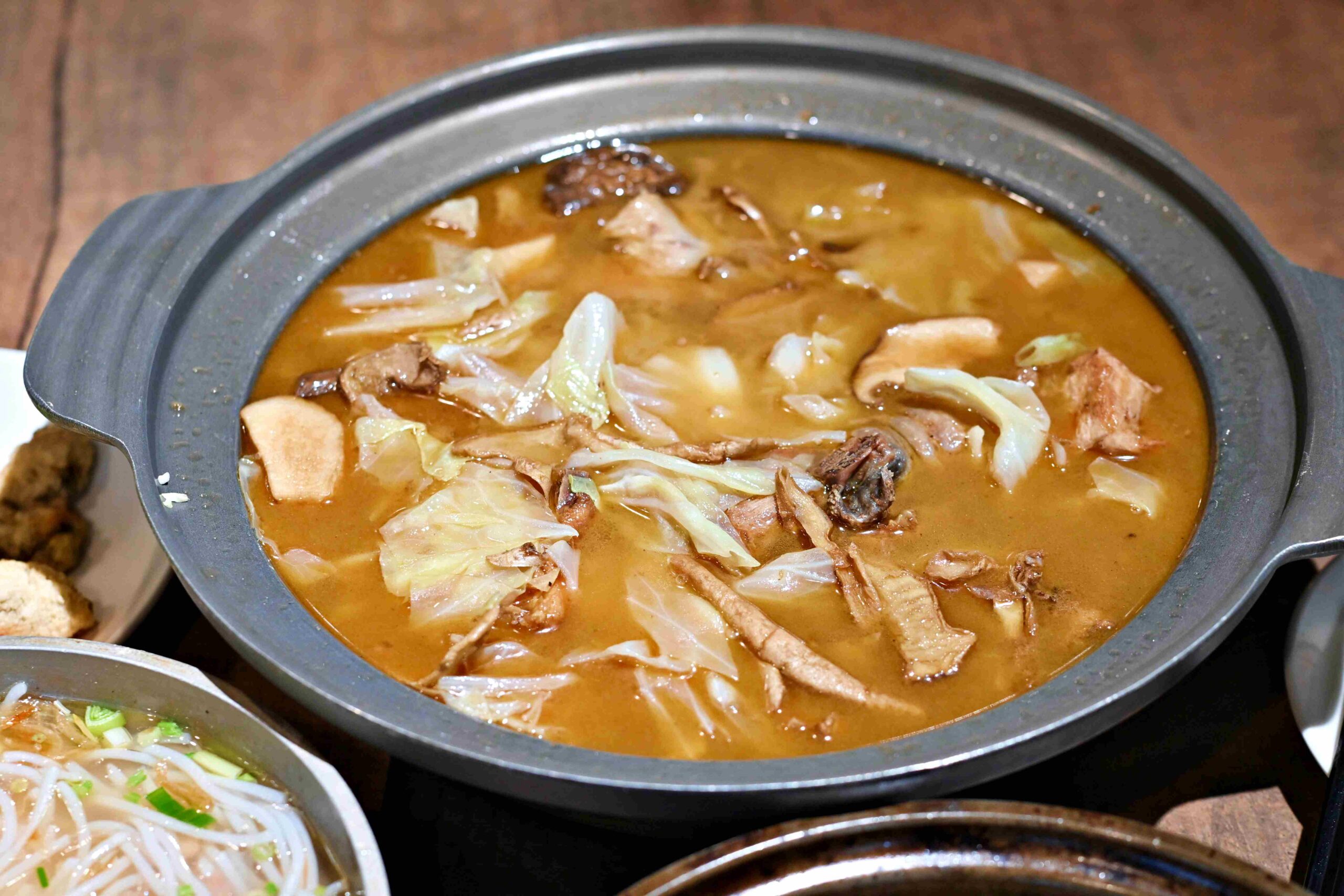 【松山美食】鵝肉川光復店，鵝肉香氣迷人、芋頭米粉還能吃到飽推薦(菜單) @趙先生吃飯