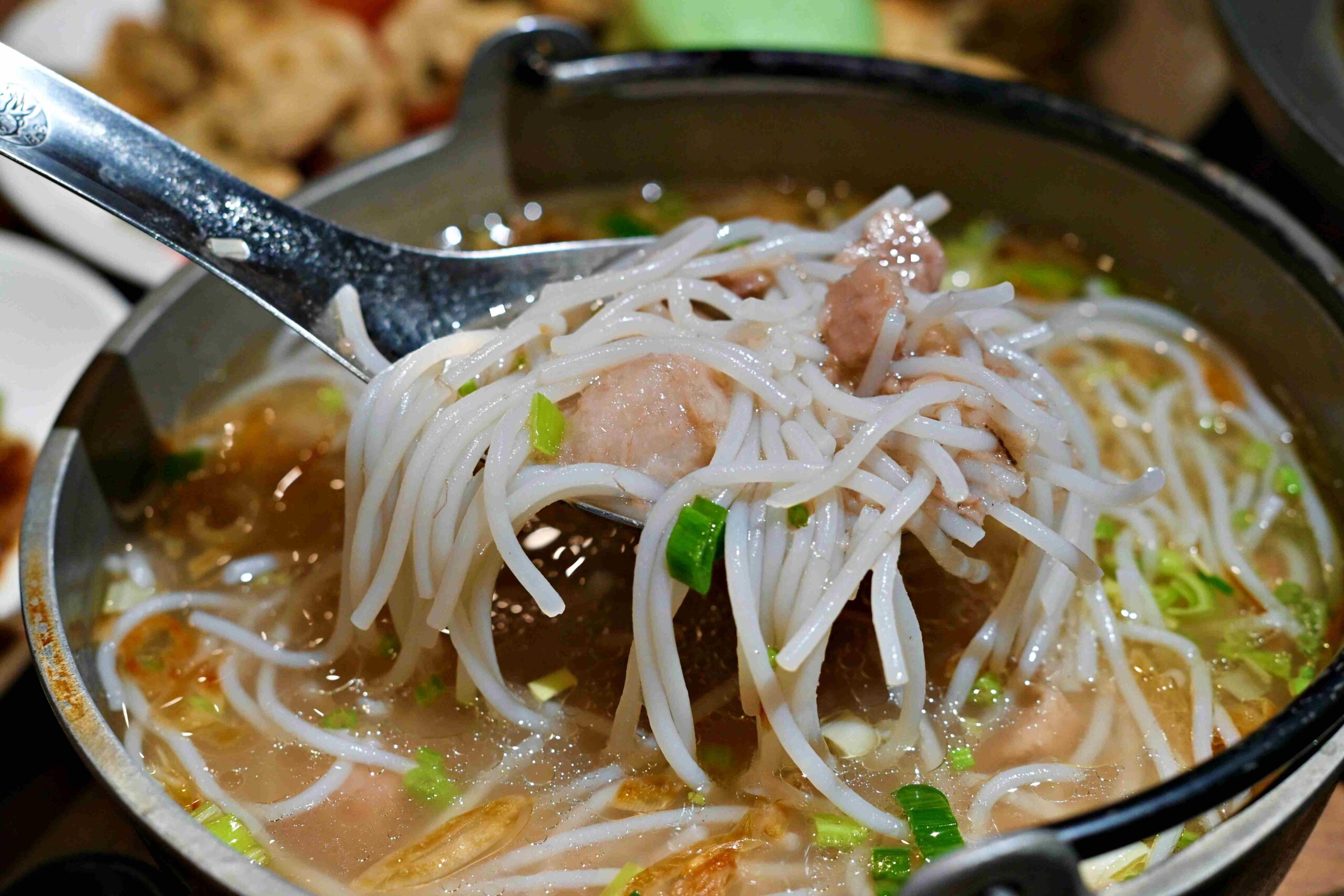 【松山美食】鵝肉川光復店，鵝肉香氣迷人、芋頭米粉還能吃到飽推薦(菜單) @趙先生吃飯