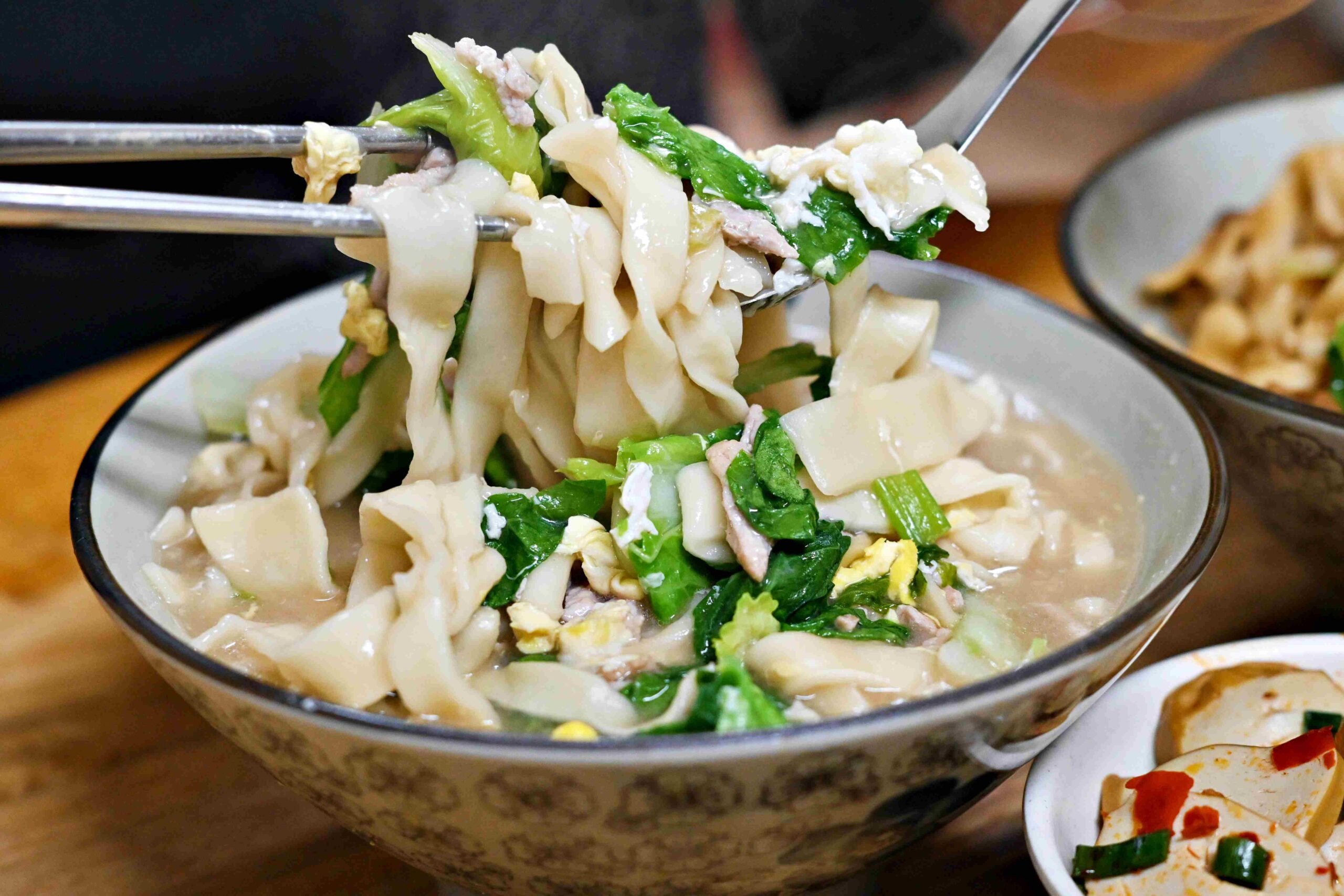 【大安區美食】糊塗麵:手工現切麵超Q!被舒國治推薦的人氣老店(菜單)! @趙先生吃飯 【大安區美食】糊塗麵:手工現切麵超Q!被舒國治推薦的人氣老店(菜單)! @趙先生吃飯