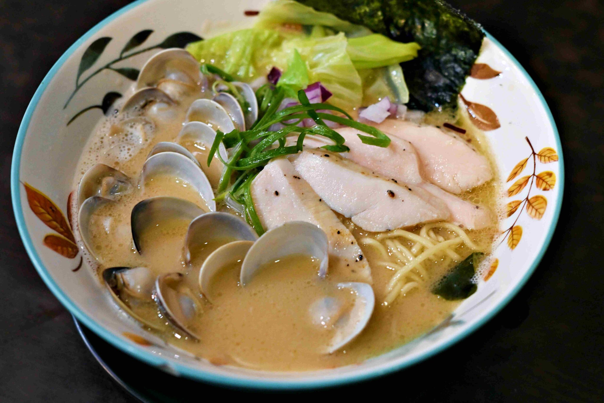 【新莊美食】麵屋一番新莊店，平價有誠意的雞湯拉麵，湯濃料多推薦(菜單) @趙先生吃飯