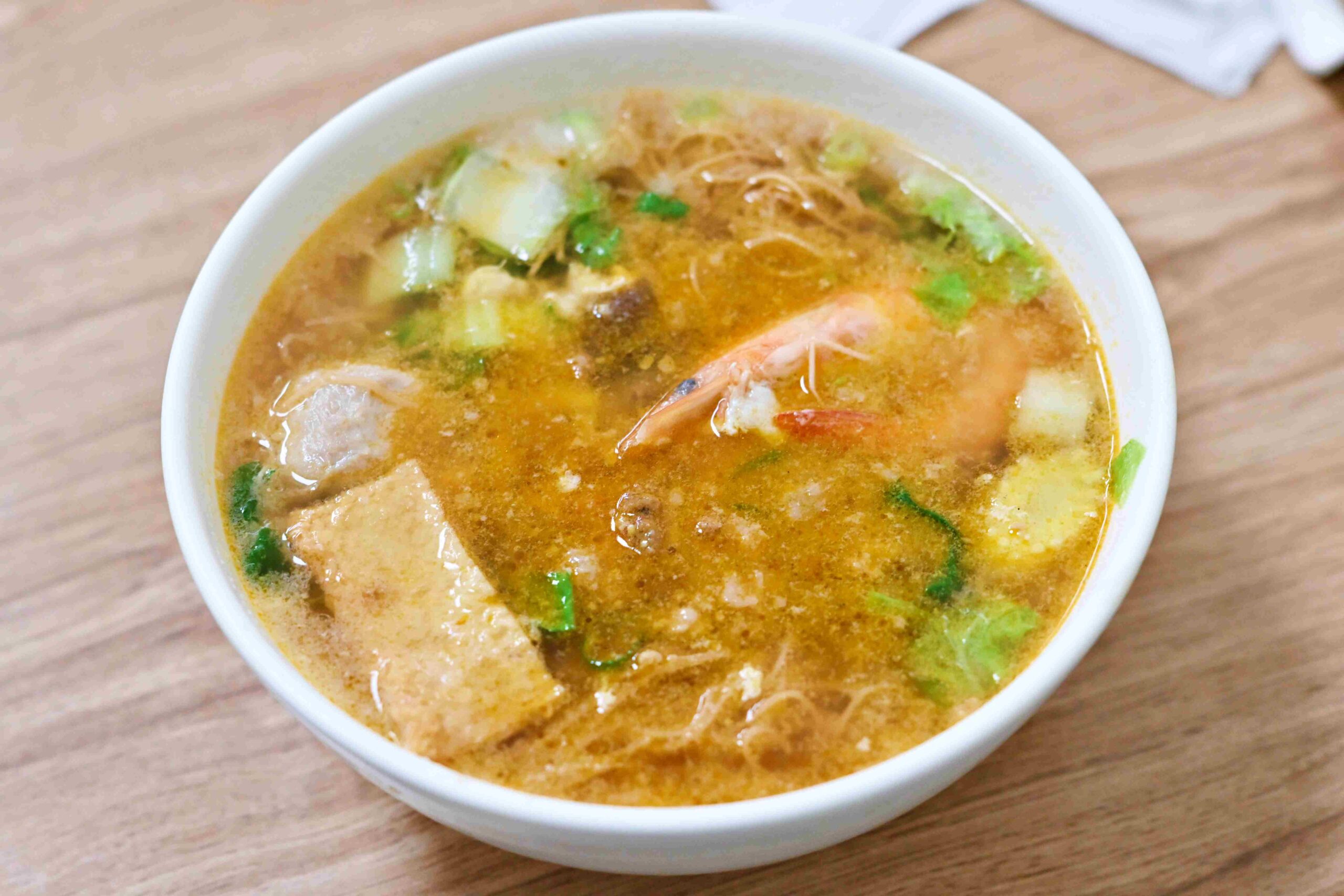 【新莊美食】阿雞師 鍋燒麵 寬粉煲，85 元海陸滿配太扯推薦(菜單) @趙先生吃飯