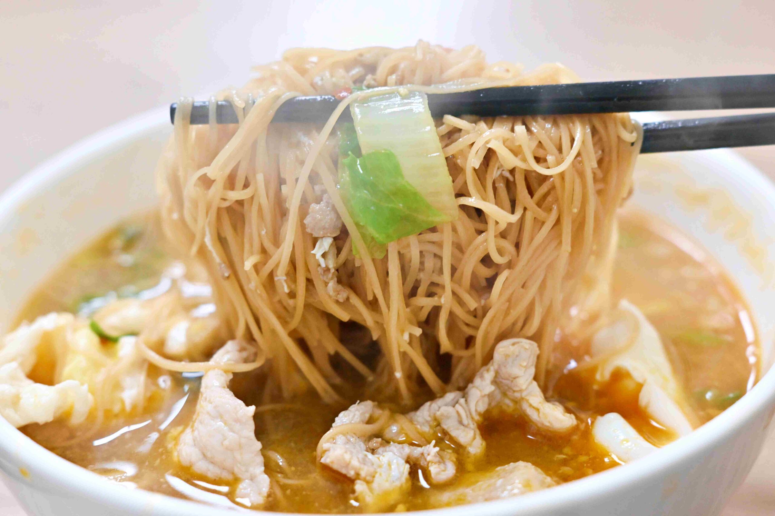 【新莊美食】阿雞師 鍋燒麵 寬粉煲，85 元海陸滿配太扯推薦(菜單) @趙先生吃飯