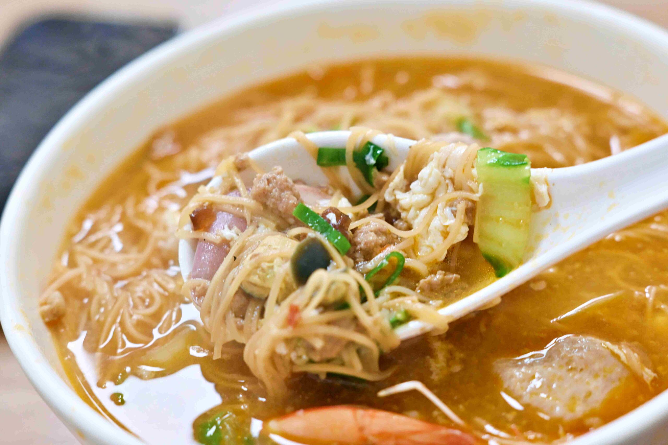 【新莊美食】阿雞師 鍋燒麵 寬粉煲，85 元海陸滿配太扯推薦(菜單) @趙先生吃飯