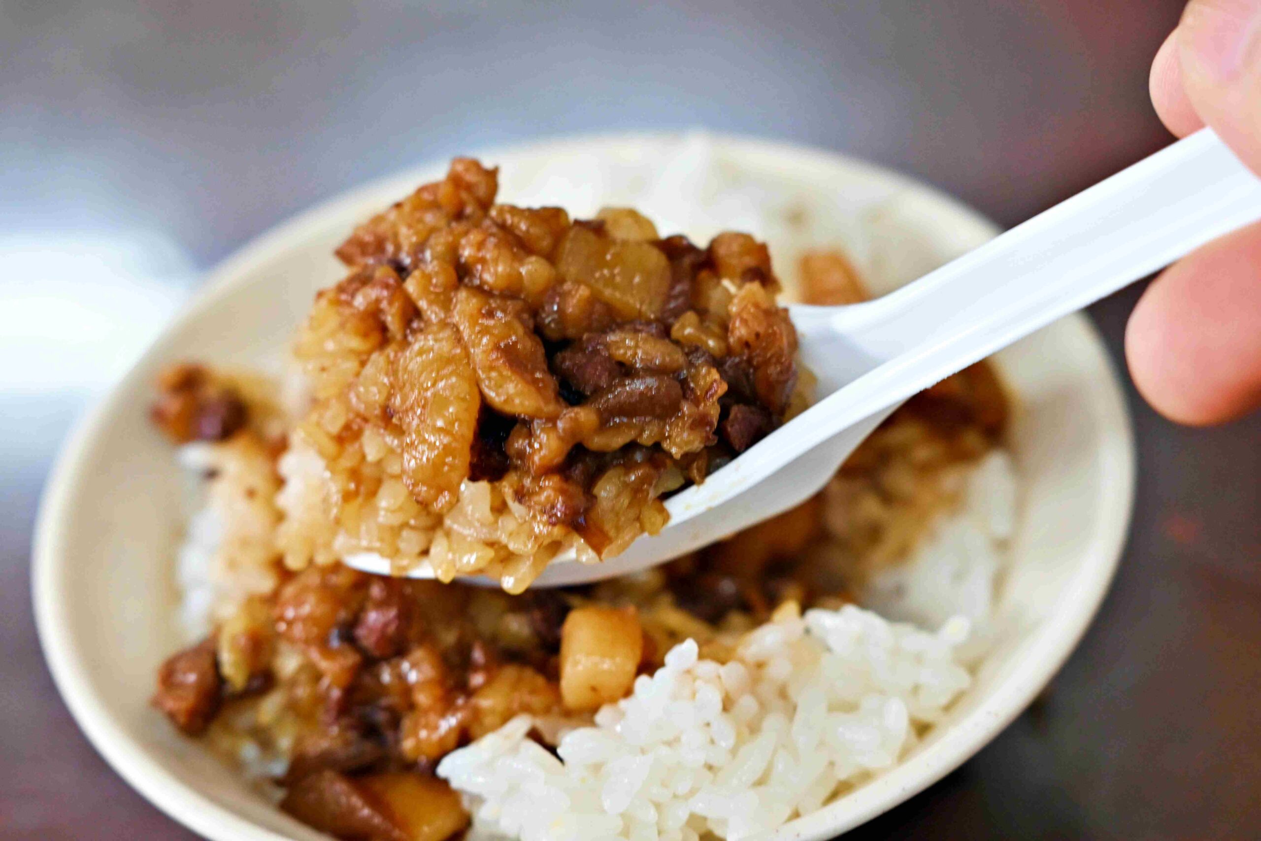 【新莊美食】魯肉發無刺虱目魚粥，香到爆魯肉飯、鮮甜魚湯超驚艷推薦(菜單) @趙先生吃飯