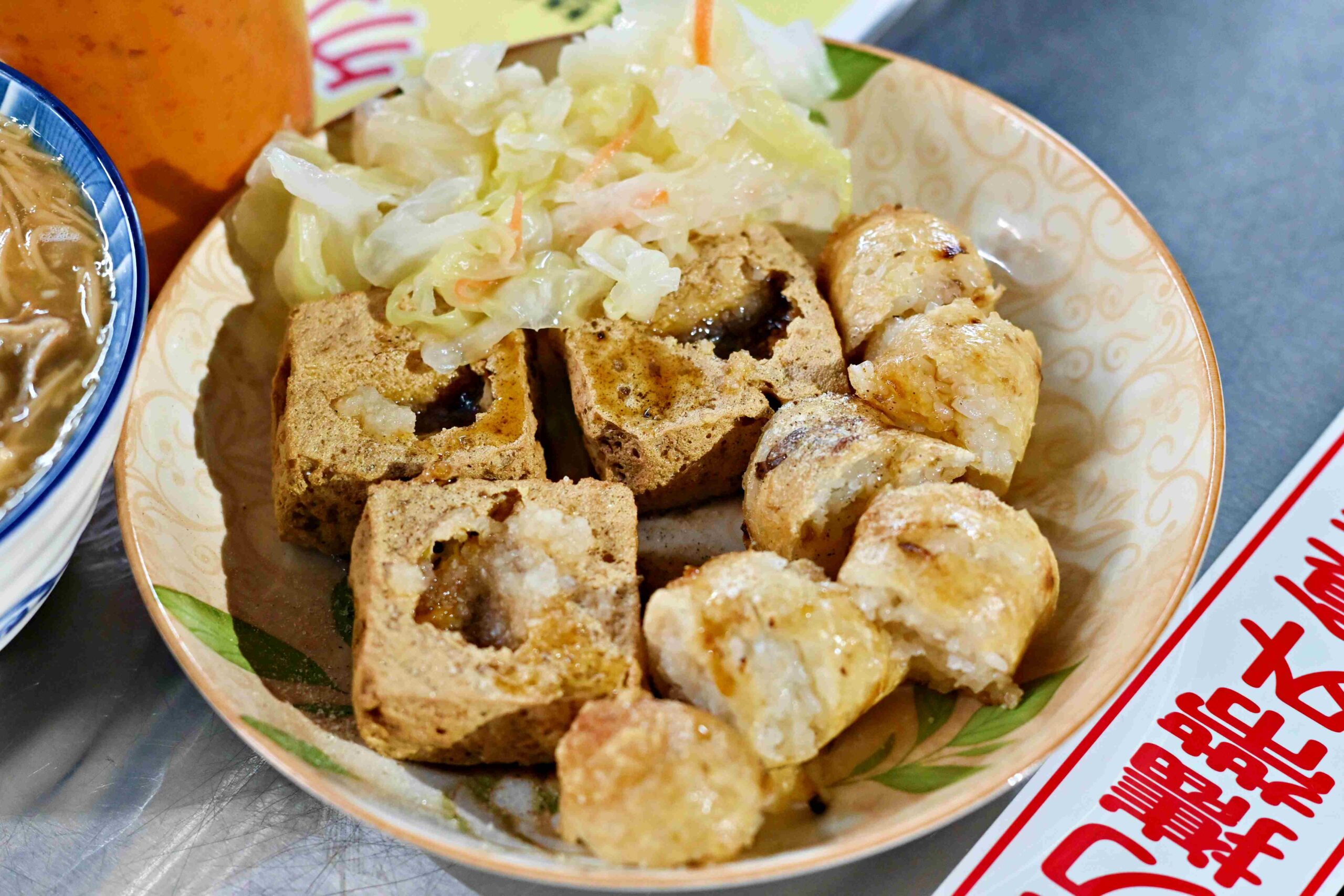 【新莊美食】紀家臭豆腐，現炸超酥脆，麵線和炸蘿蔔糕也超強推薦！(菜單) @趙先生吃飯
