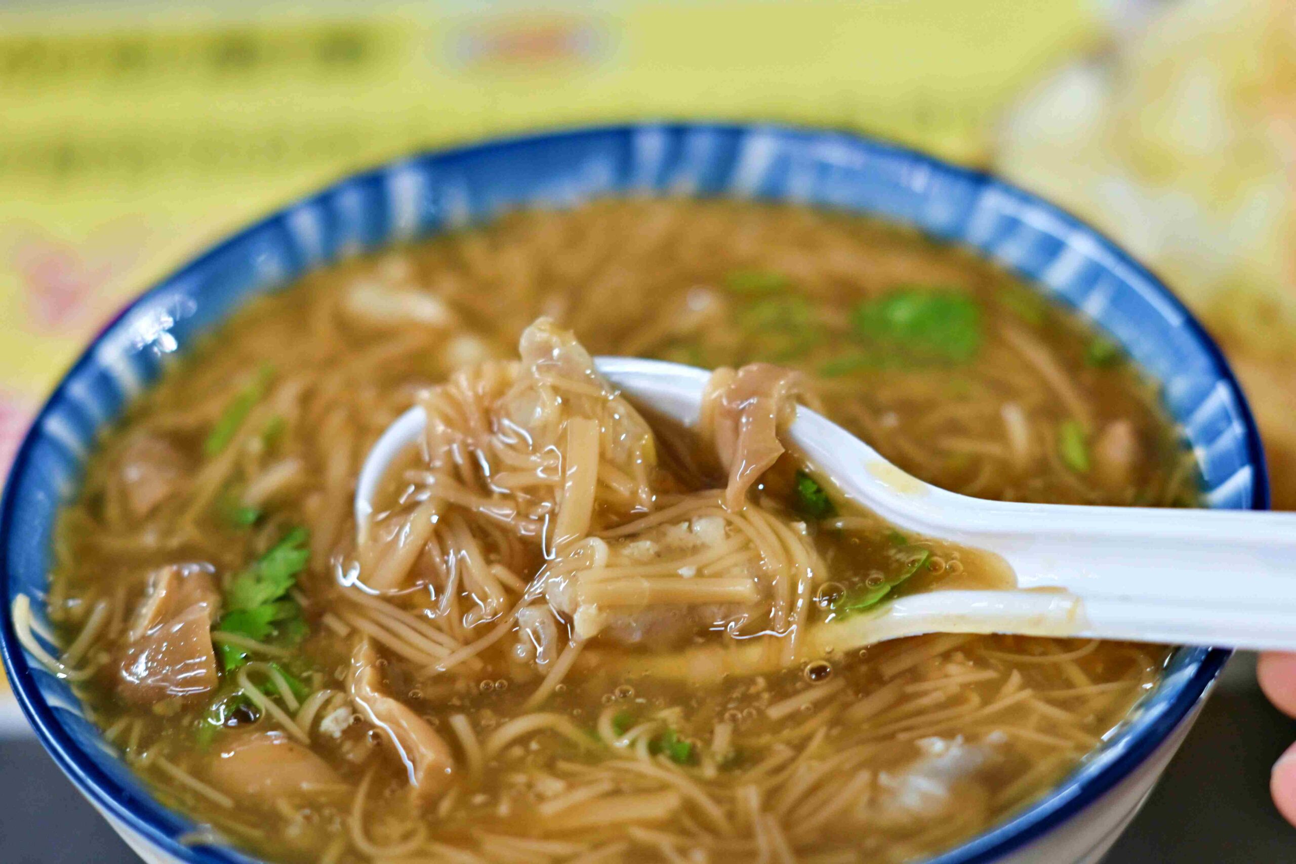 【新莊美食】紀家臭豆腐，現炸超酥脆，麵線和炸蘿蔔糕也超強推薦！(菜單) @趙先生吃飯