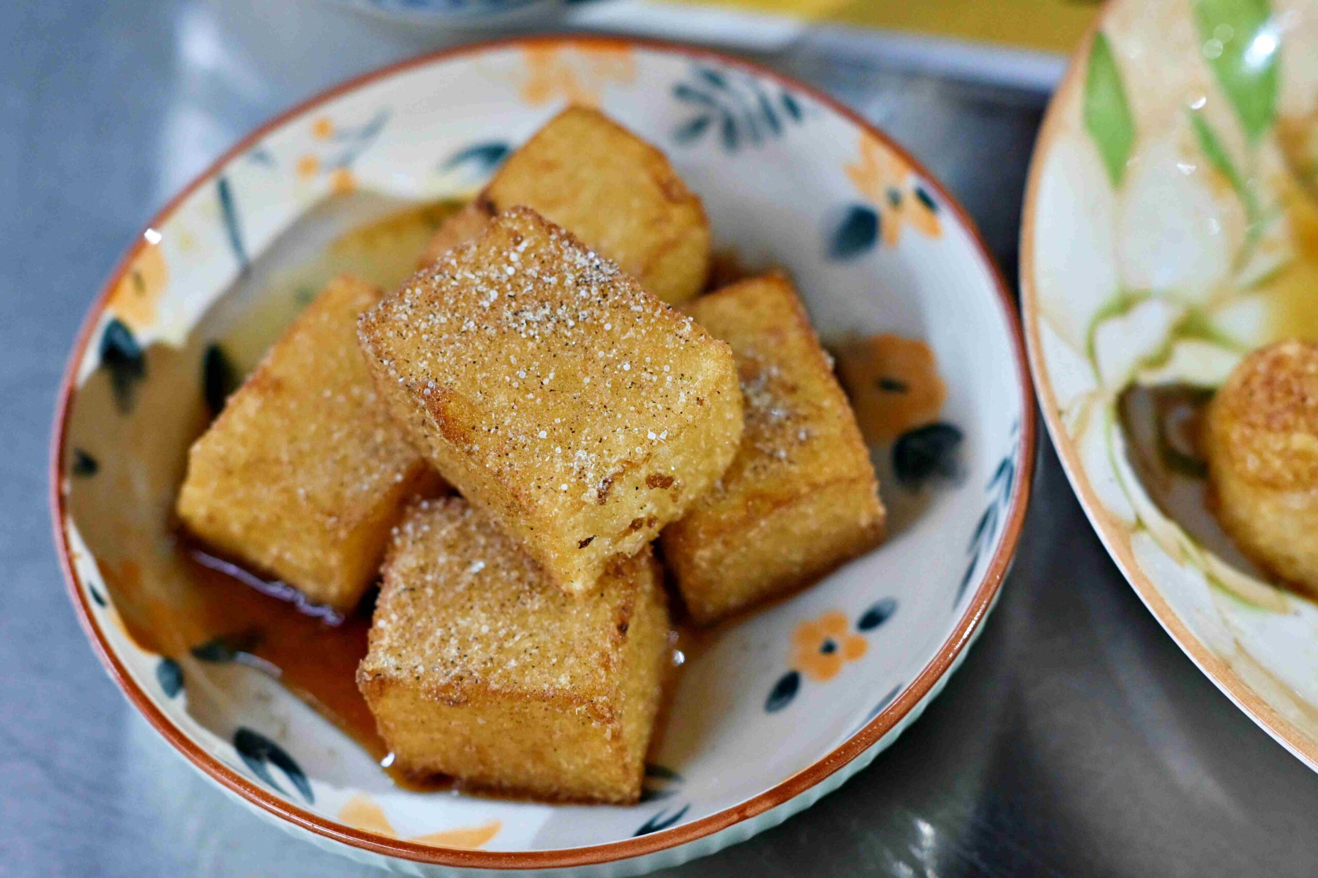 【新莊美食】紀家臭豆腐，現炸超酥脆，麵線和炸蘿蔔糕也超強推薦！(菜單) @趙先生吃飯