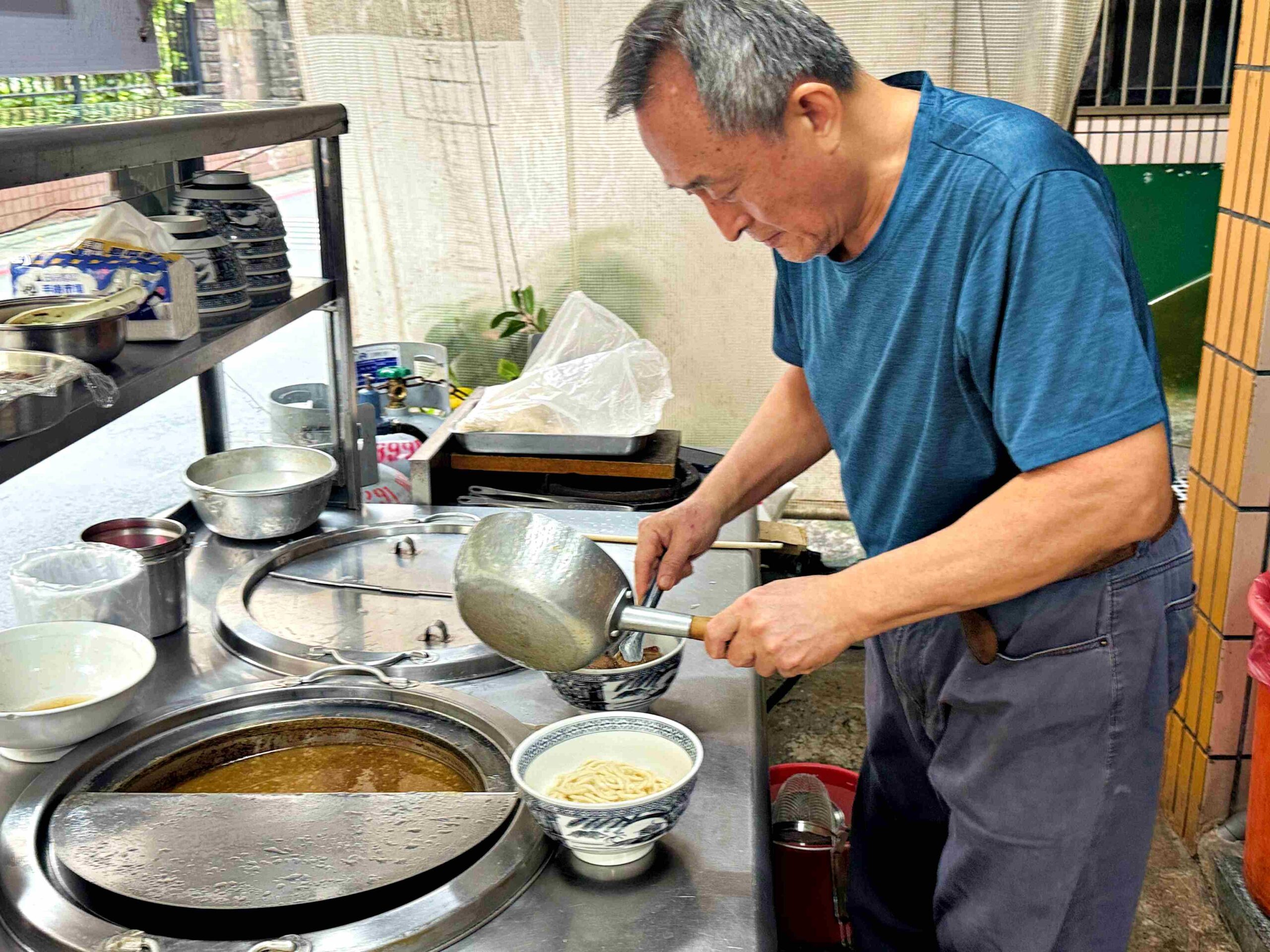 【新莊美食】御私房牛肉麵，19年老字號巷弄牛肉麵，湯頭獨特推薦(菜單)！ @趙先生吃飯