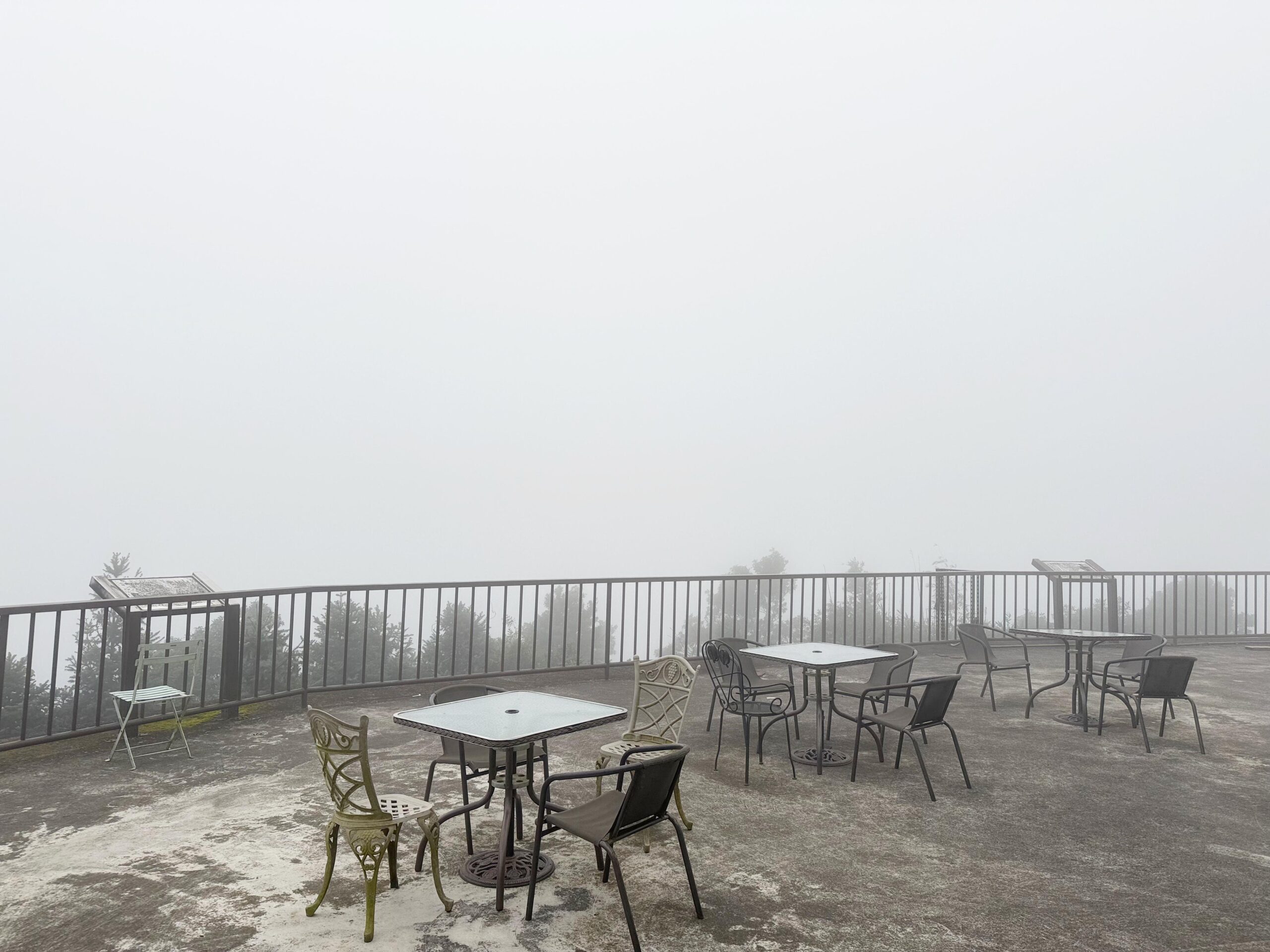 【苗栗美食】雲洞山莊，在雲海裡吃飯的客家餐廳，客家合菜與超美景觀推薦(菜單)！ @趙先生吃飯