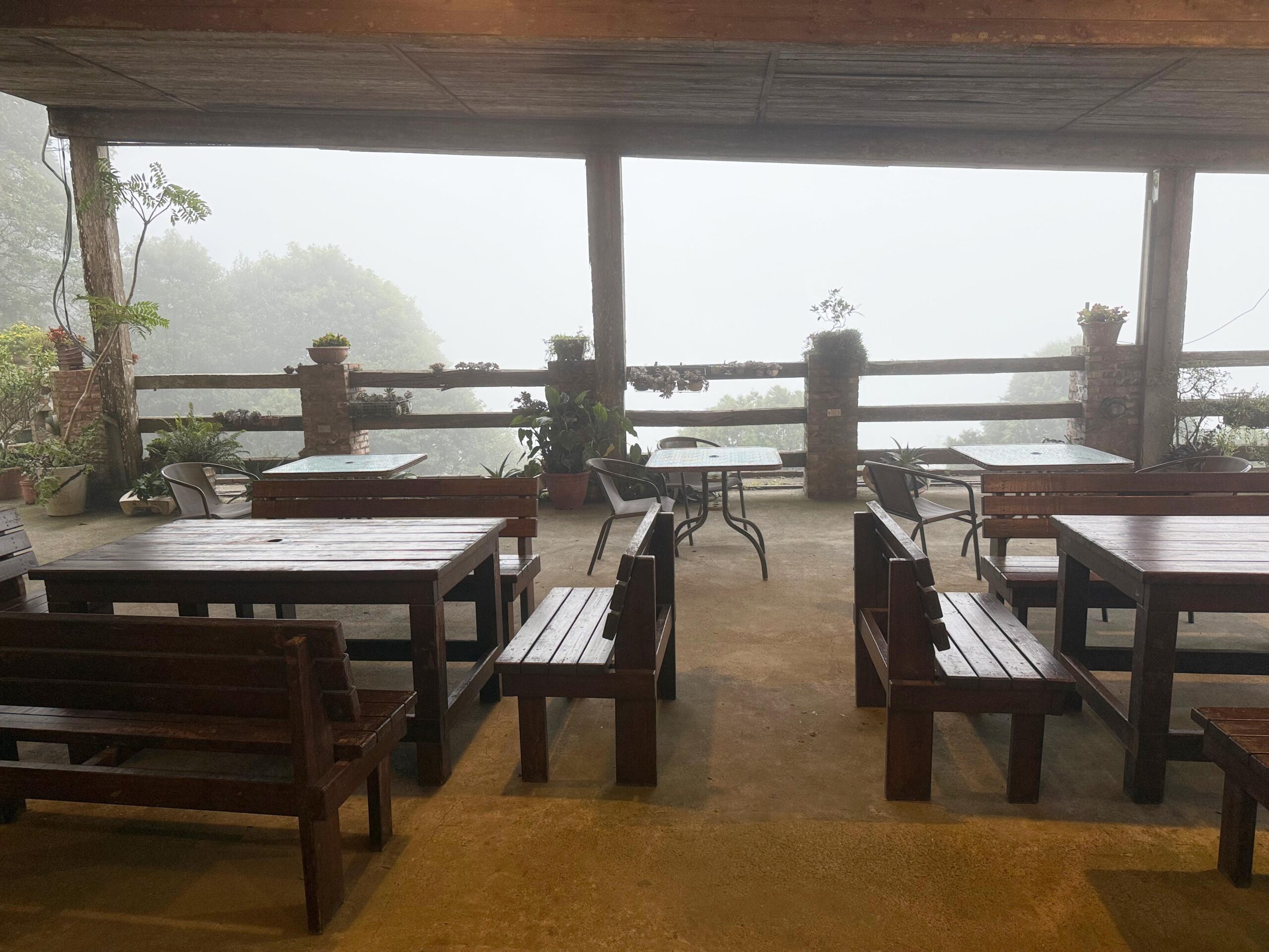 【苗栗美食】雲洞山莊，在雲海裡吃飯的客家餐廳，客家合菜與超美景觀推薦(菜單)！ @趙先生吃飯