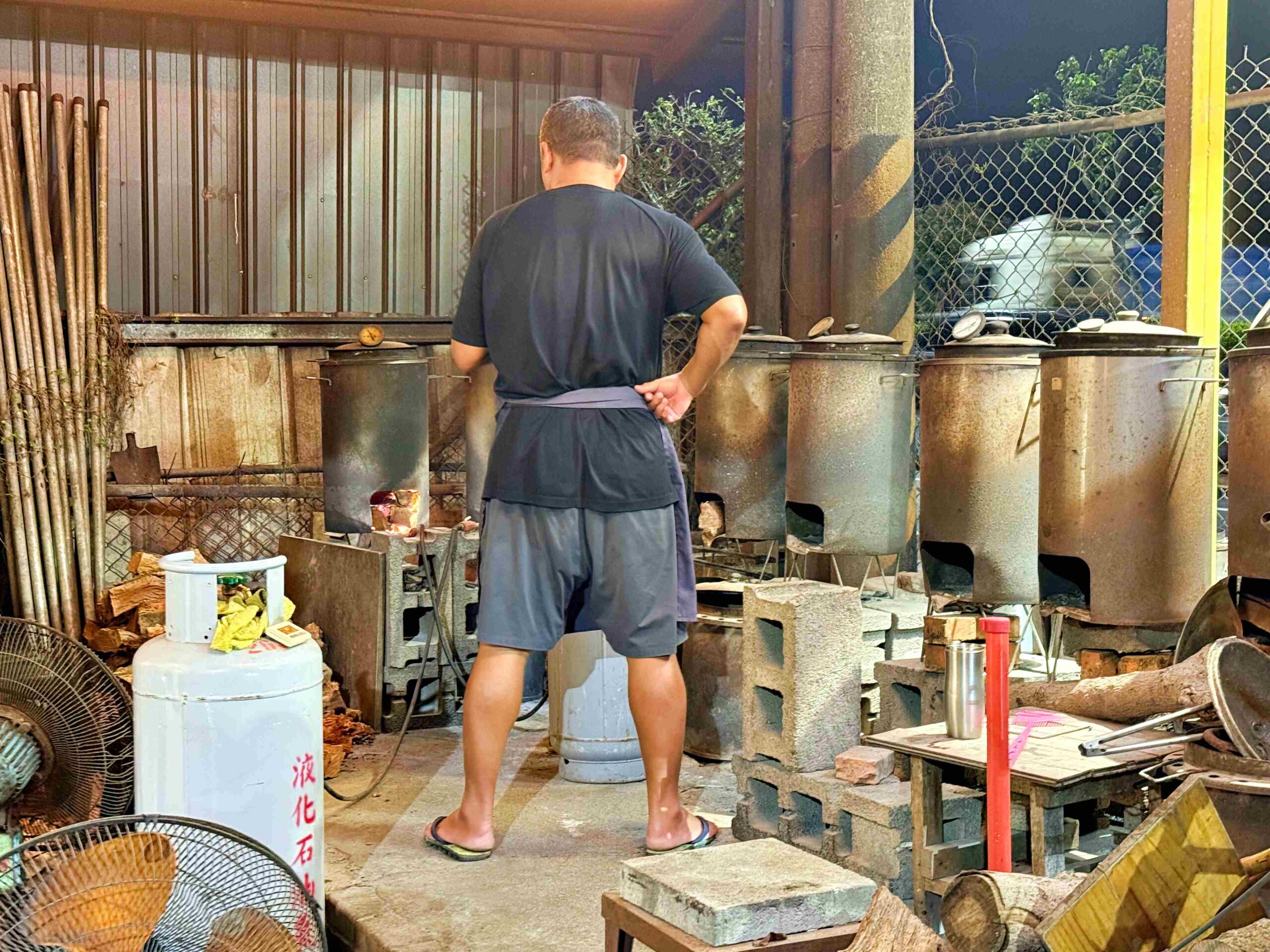 【三芝美食】香聚桶仔雞，柴火烤出金黃脆皮，雞肉嫩到爆汁推薦(菜單)！ @趙先生吃飯