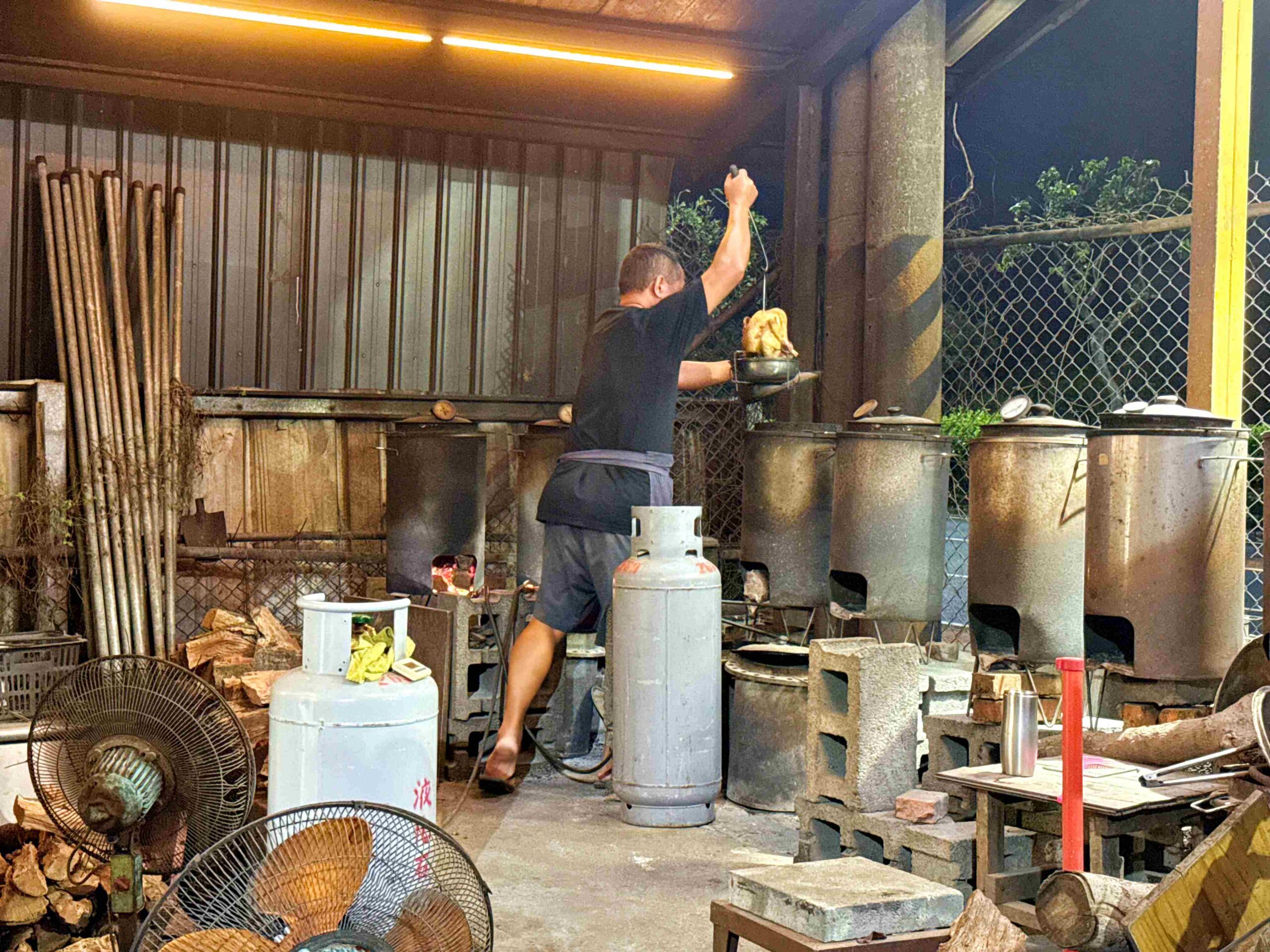 【三芝美食】香聚桶仔雞,柴火烤出金黃脆皮,雞肉嫩到爆汁推薦(菜單)! @趙先生吃飯 【三芝美食】香聚桶仔雞,柴火烤出金黃脆皮,雞肉嫩到爆汁推薦(菜單)! @趙先生吃飯