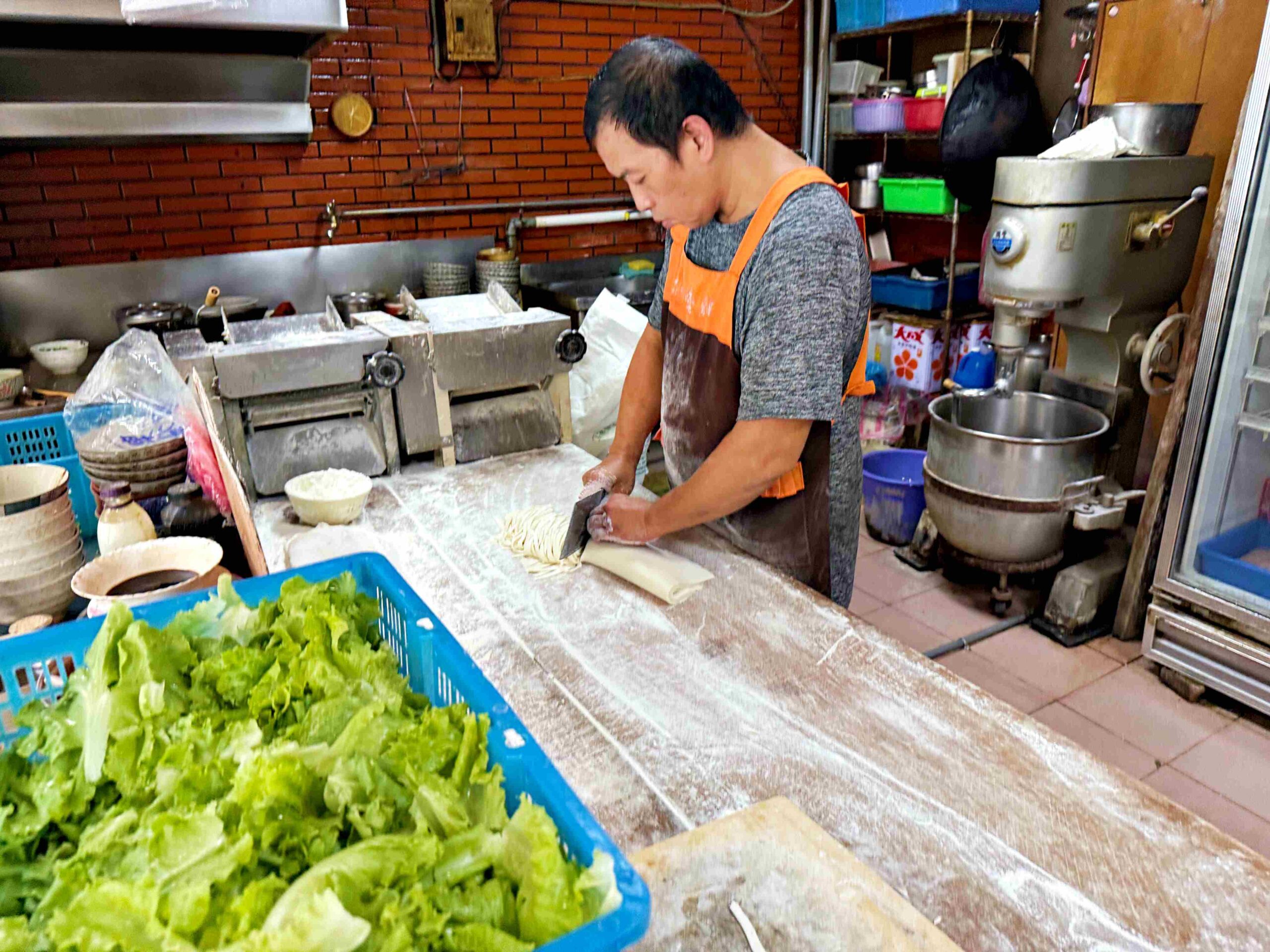 【大安區美食】糊塗麵:手工現切麵超Q!被舒國治推薦的人氣老店(菜單)! @趙先生吃飯 【大安區美食】糊塗麵:手工現切麵超Q!被舒國治推薦的人氣老店(菜單)! @趙先生吃飯