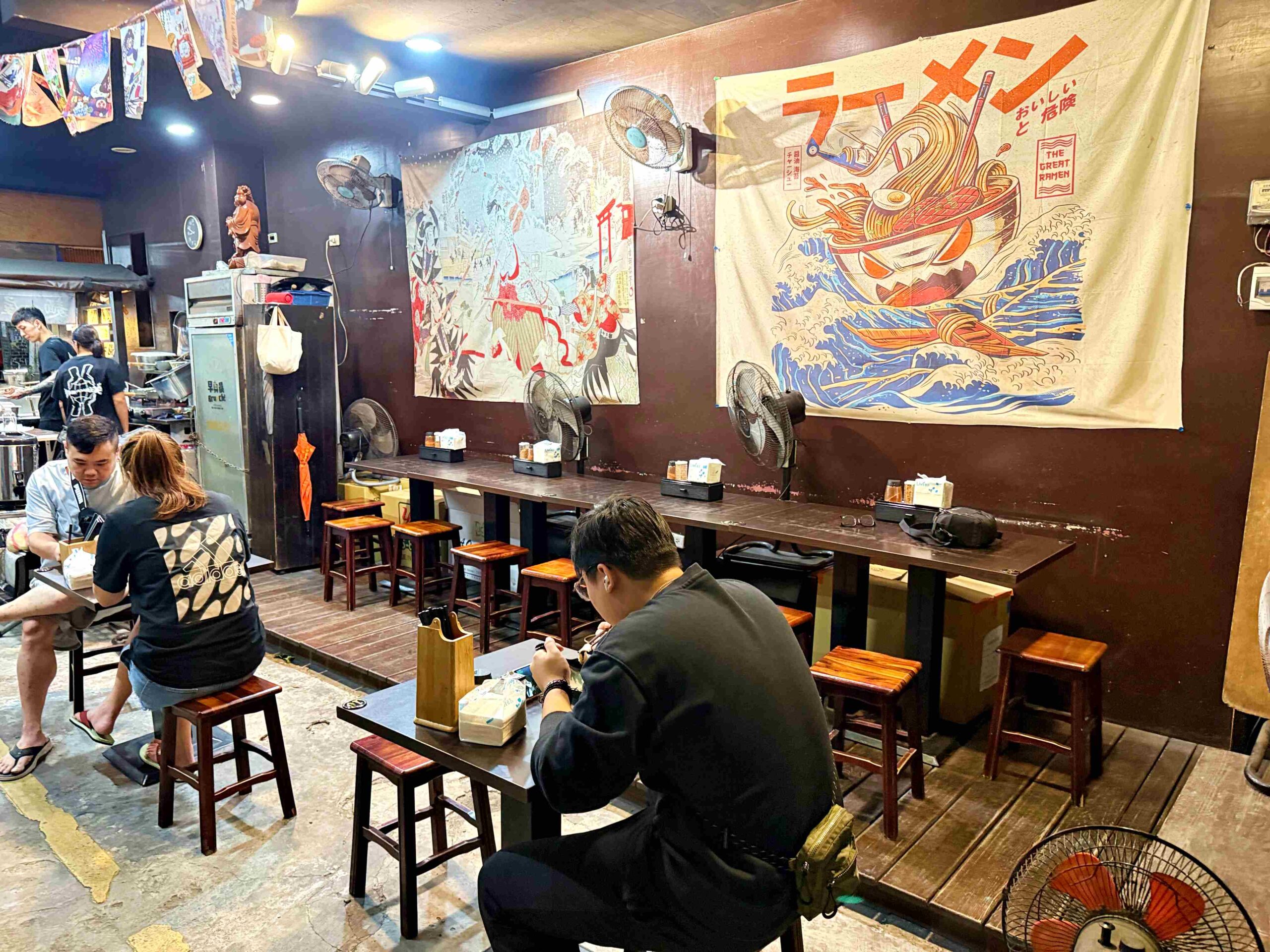 【新莊美食】麵屋一番新莊店，平價有誠意的雞湯拉麵，湯濃料多推薦(菜單) @趙先生吃飯