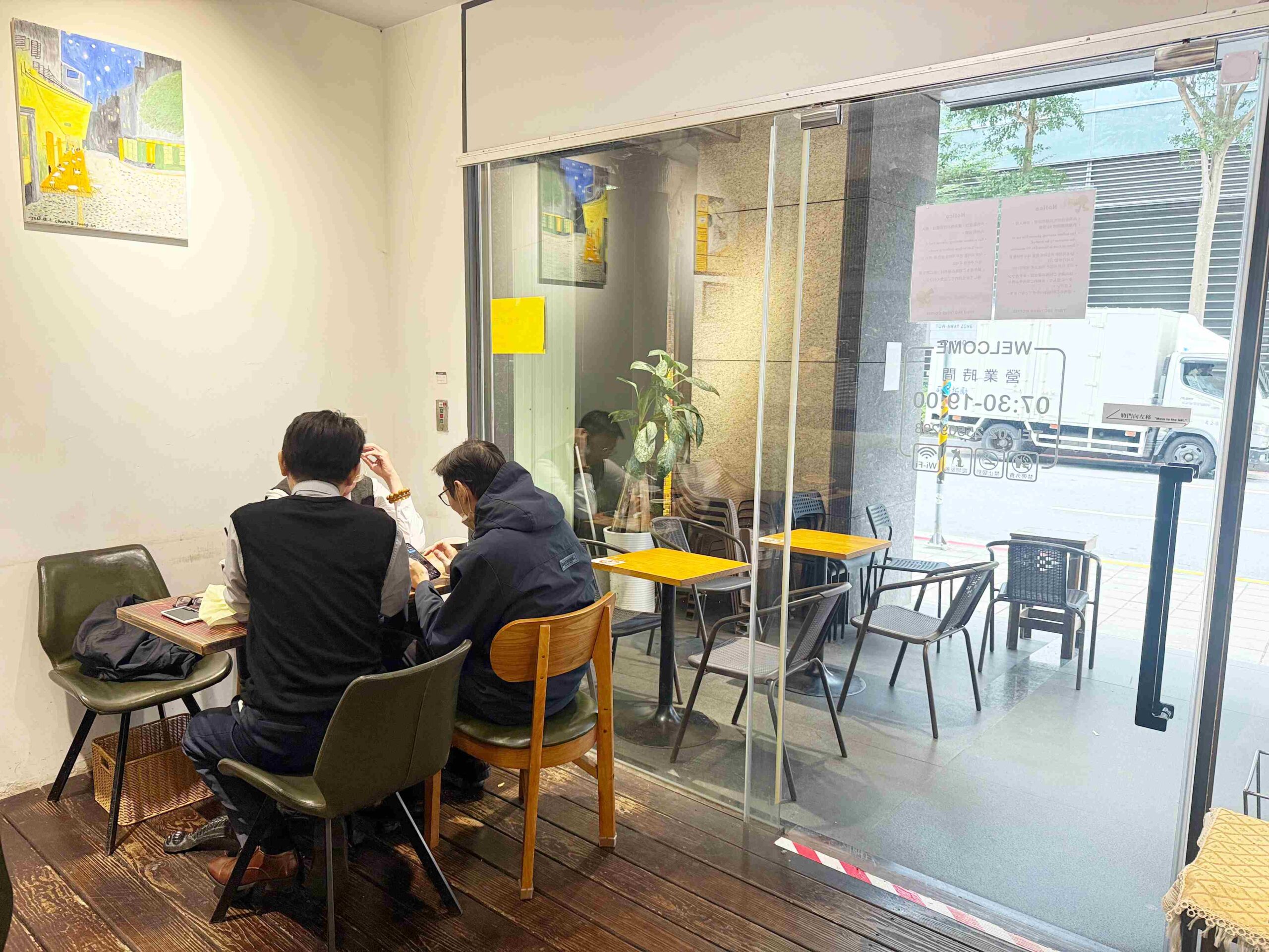 【台北車站美食】Twin Brothers Coffee，甜點肉桂捲很強，飲料也高水準推薦(菜單) @趙先生吃飯