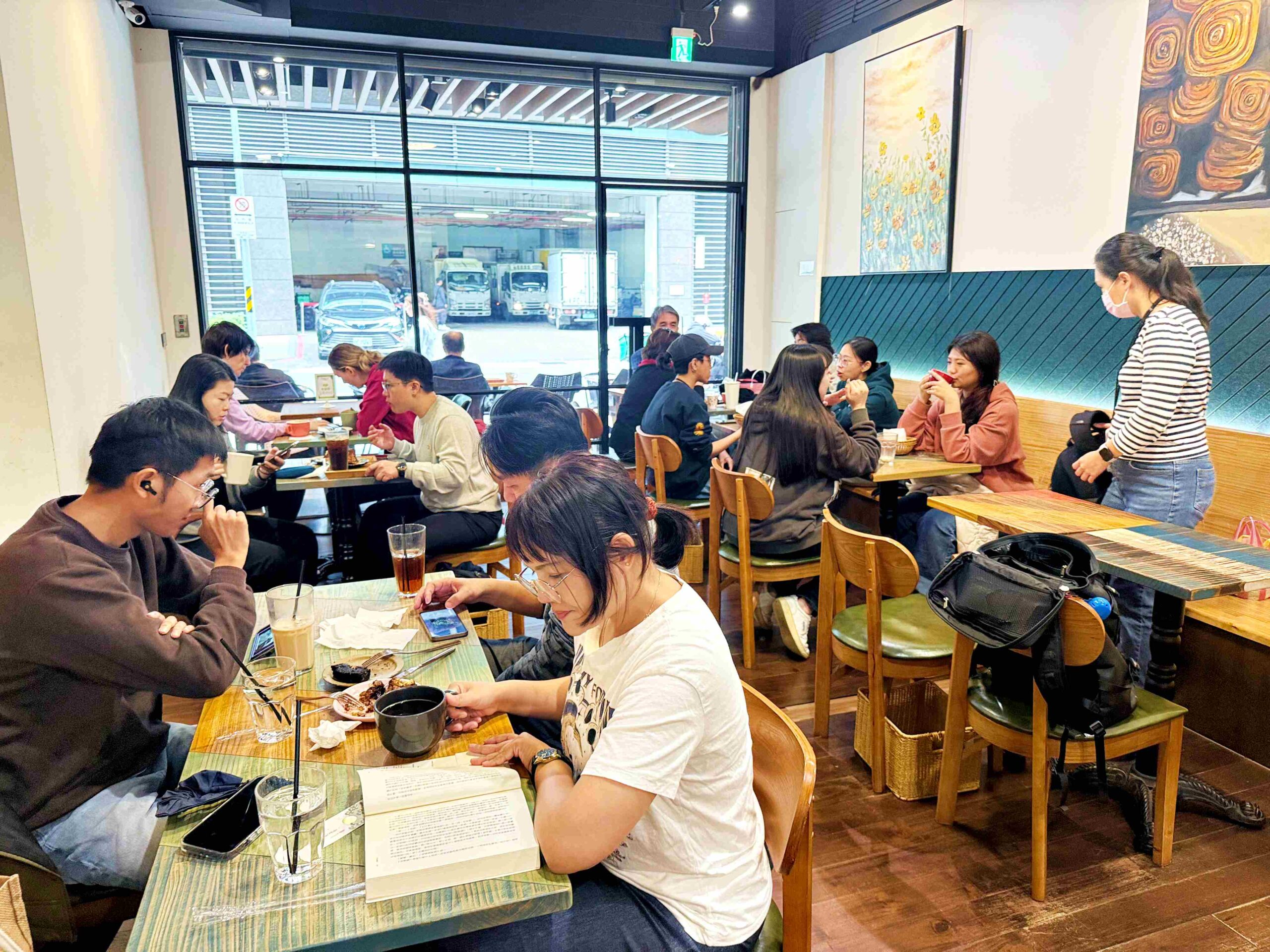 【台北車站美食】Twin Brothers Coffee，甜點肉桂捲很強，飲料也高水準推薦(菜單) @趙先生吃飯