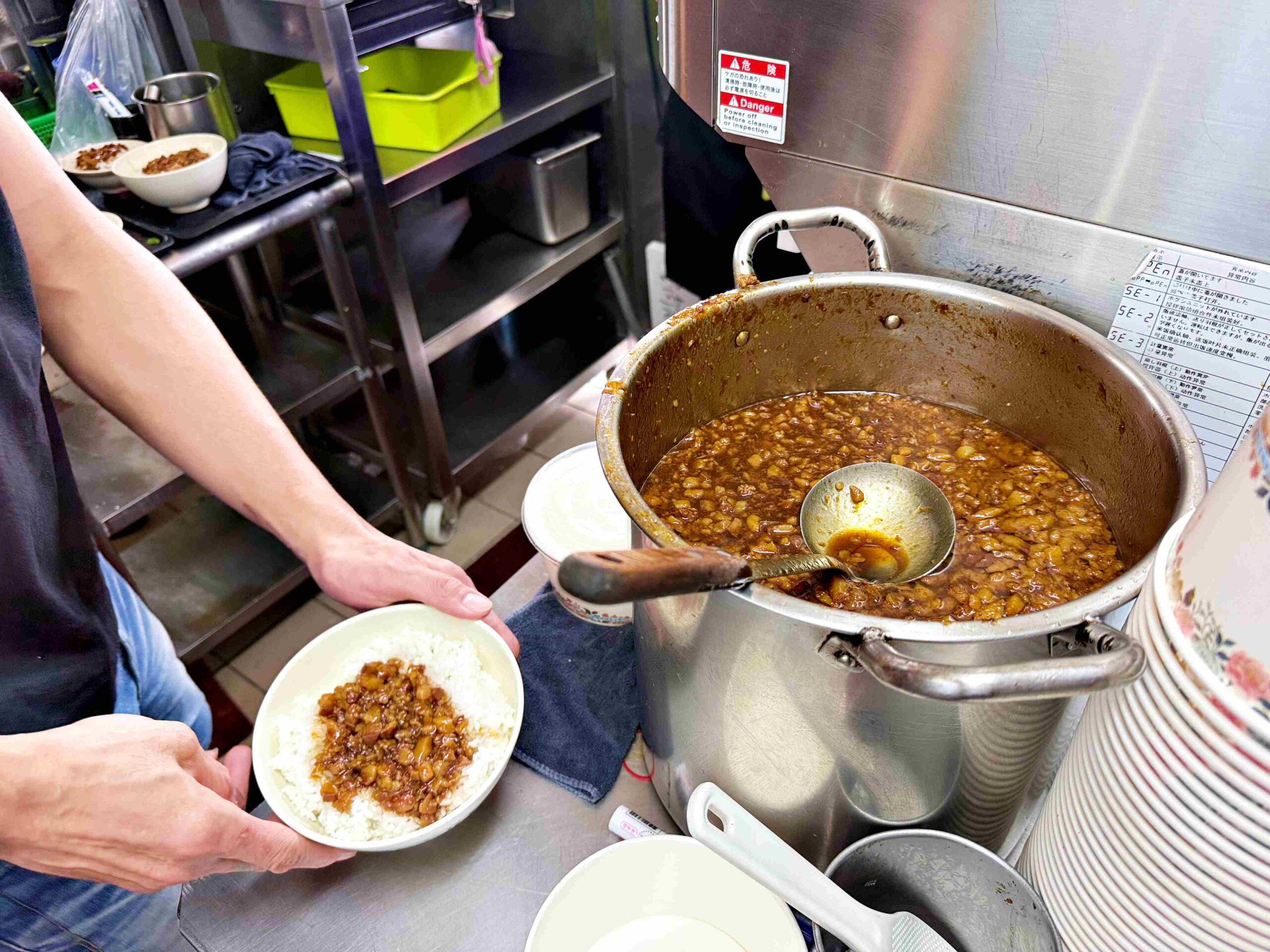【新莊美食】魯肉發無刺虱目魚粥，香到爆魯肉飯、鮮甜魚湯超驚艷推薦(菜單) @趙先生吃飯