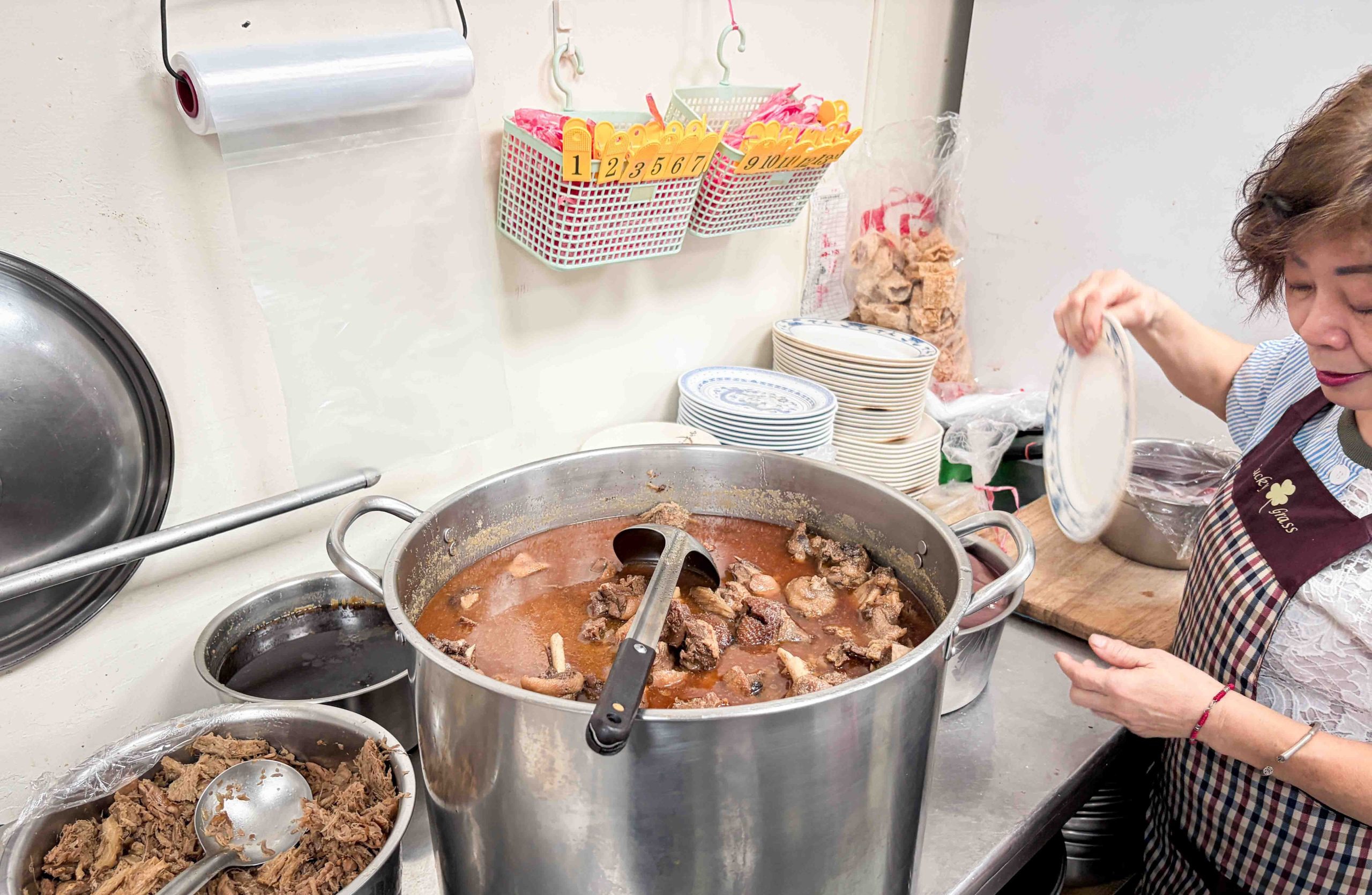 【士林美食】侯薑母鴨,40年老字號!全酒不加水的火鍋,冬天真的一定要來推薦(菜單) @趙先生吃飯 【士林美食】侯薑母鴨,40年老字號!全酒不加水的火鍋,冬天真的一定要來推薦(菜單) @趙先生吃飯