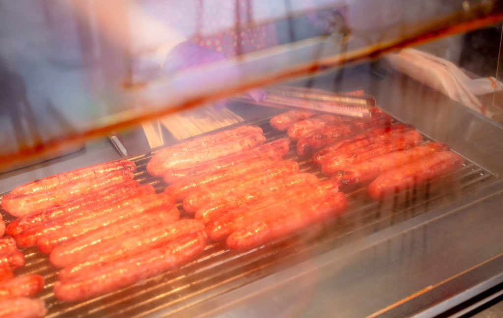 【萬華美食】李家黑豬肉香腸,龍山寺旁肉汁飽滿的現烤香腸推薦(菜單) @趙先生吃飯 【萬華美食】李家黑豬肉香腸,龍山寺旁肉汁飽滿的現烤香腸推薦(菜單) @趙先生吃飯