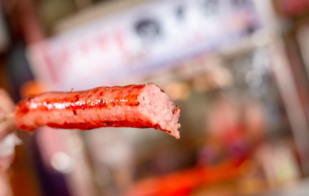 【萬華美食】李家黑豬肉香腸,龍山寺旁肉汁飽滿的現烤香腸推薦(菜單) @趙先生吃飯 【萬華美食】李家黑豬肉香腸,龍山寺旁肉汁飽滿的現烤香腸推薦(菜單) @趙先生吃飯