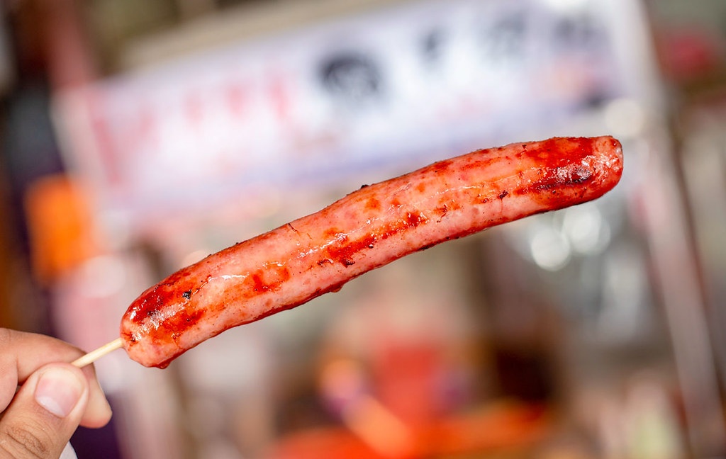 【萬華美食】李家黑豬肉香腸，龍山寺旁肉汁飽滿的現烤香腸推薦(菜單) @趙先生吃飯