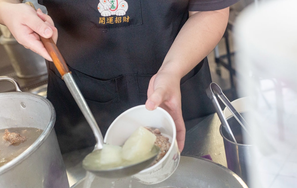 【萬華美食】原汁排骨湯 和平本舖，排骨軟嫩且湯頭清甜可以續湯推薦(菜單) @趙先生吃飯