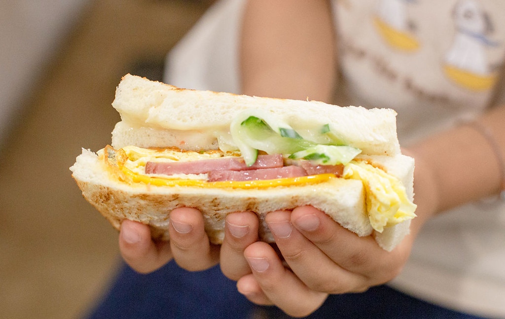 【基隆美食】素志久碳烤三明治，巷弄裡碳烤吐司香味濃，料超多推薦（附菜單） @趙先生吃飯