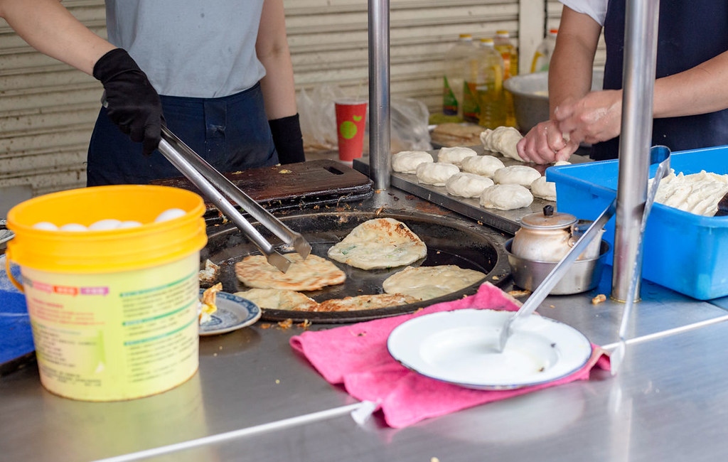 【北投美食】阿輝伯蘿蔔絲餅，北投市場必吃40年老店，不油膩卻酥脆(菜單) @趙先生吃飯