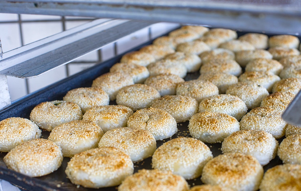 【萬華美食】萬大蟹殼黃碳烤燒餅店，只賣鹹甜兩款蟹殼黃的排隊名店推薦(菜單) @趙先生吃飯