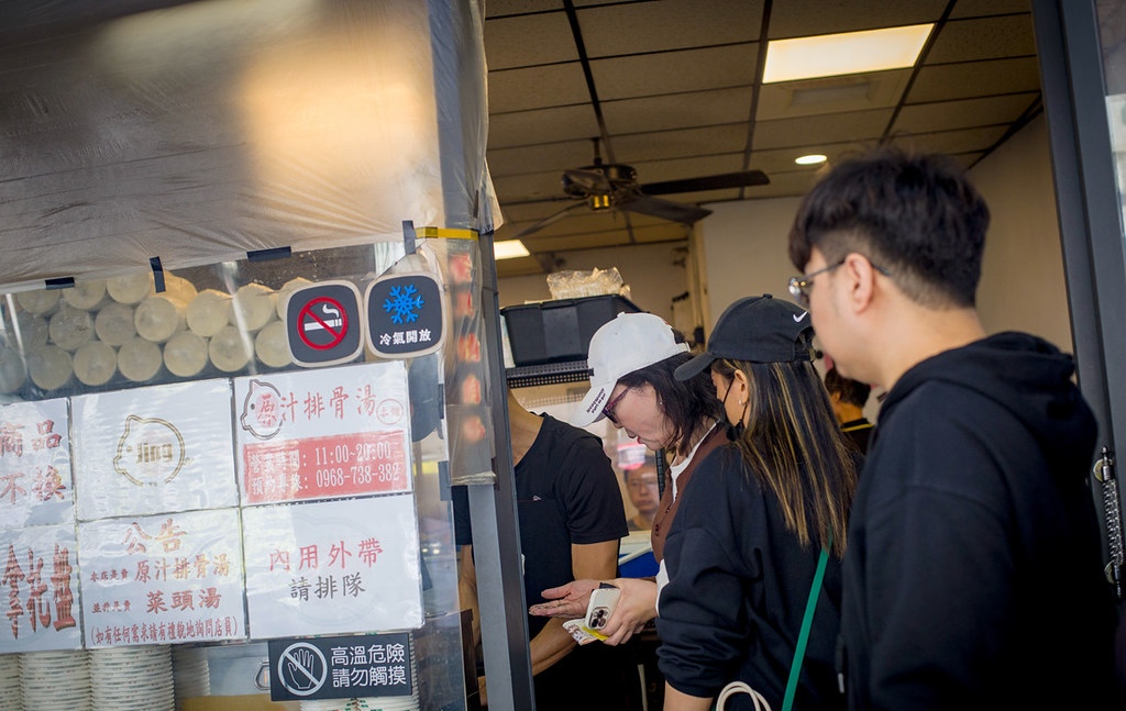 【萬華美食】原汁排骨湯 和平本舖，排骨軟嫩且湯頭清甜可以續湯推薦(菜單) @趙先生吃飯