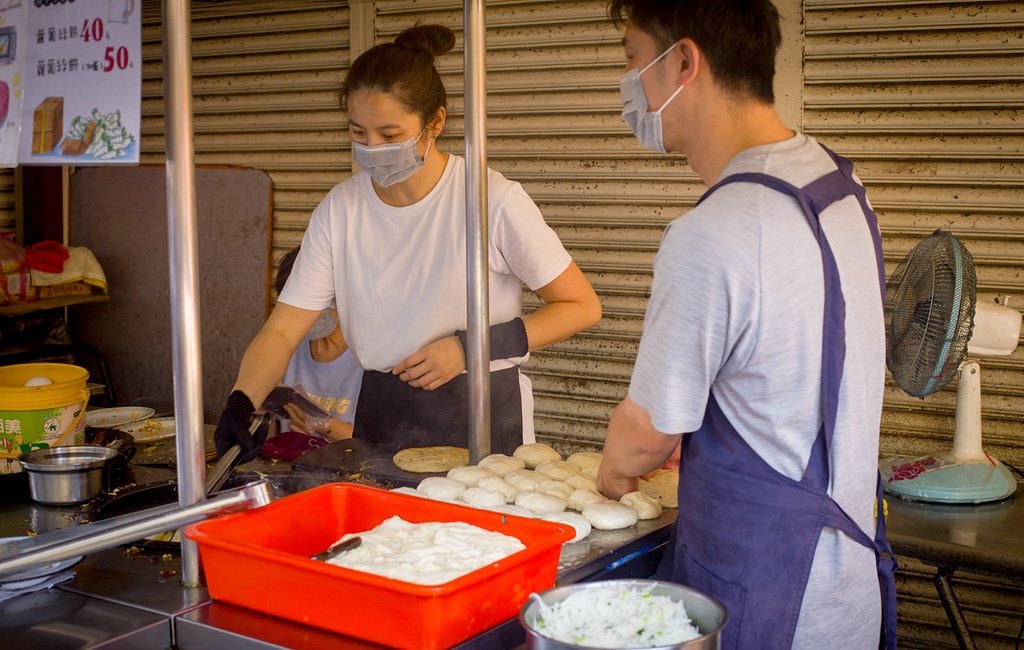 【北投美食】阿輝伯蘿蔔絲餅，北投市場必吃40年老店，不油膩卻酥脆(菜單) @趙先生吃飯