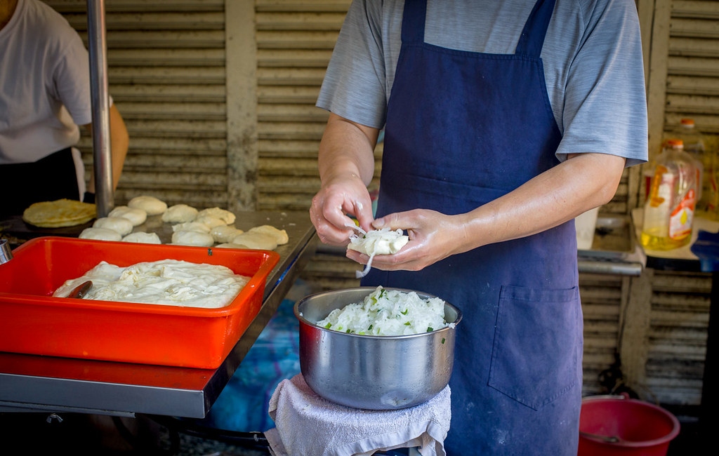【北投美食】阿輝伯蘿蔔絲餅，北投市場必吃40年老店，不油膩卻酥脆(菜單) @趙先生吃飯