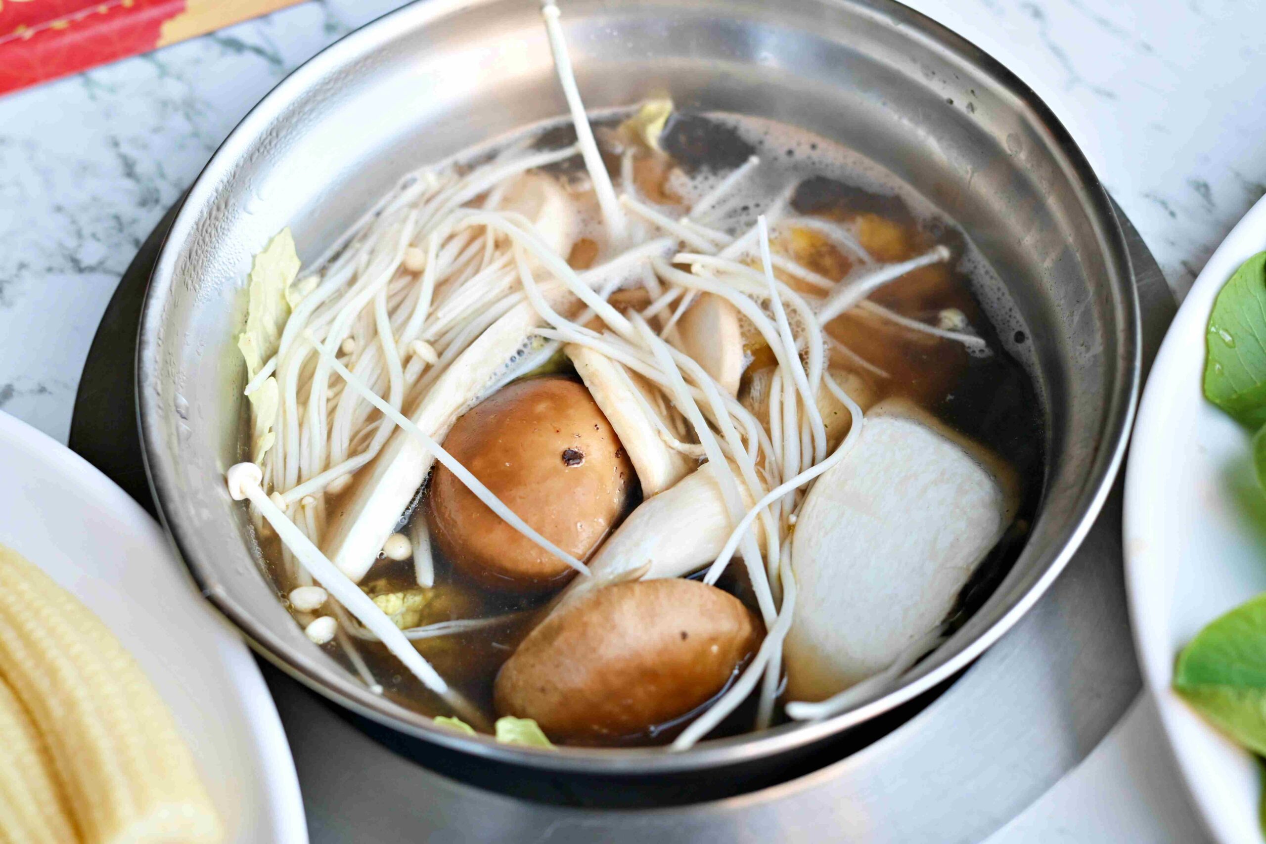 【三重美食】羽葉麻辣火鍋，$539吃超過百樣食材，火鍋+自助餐超划算推薦！(菜單) @趙先生吃飯