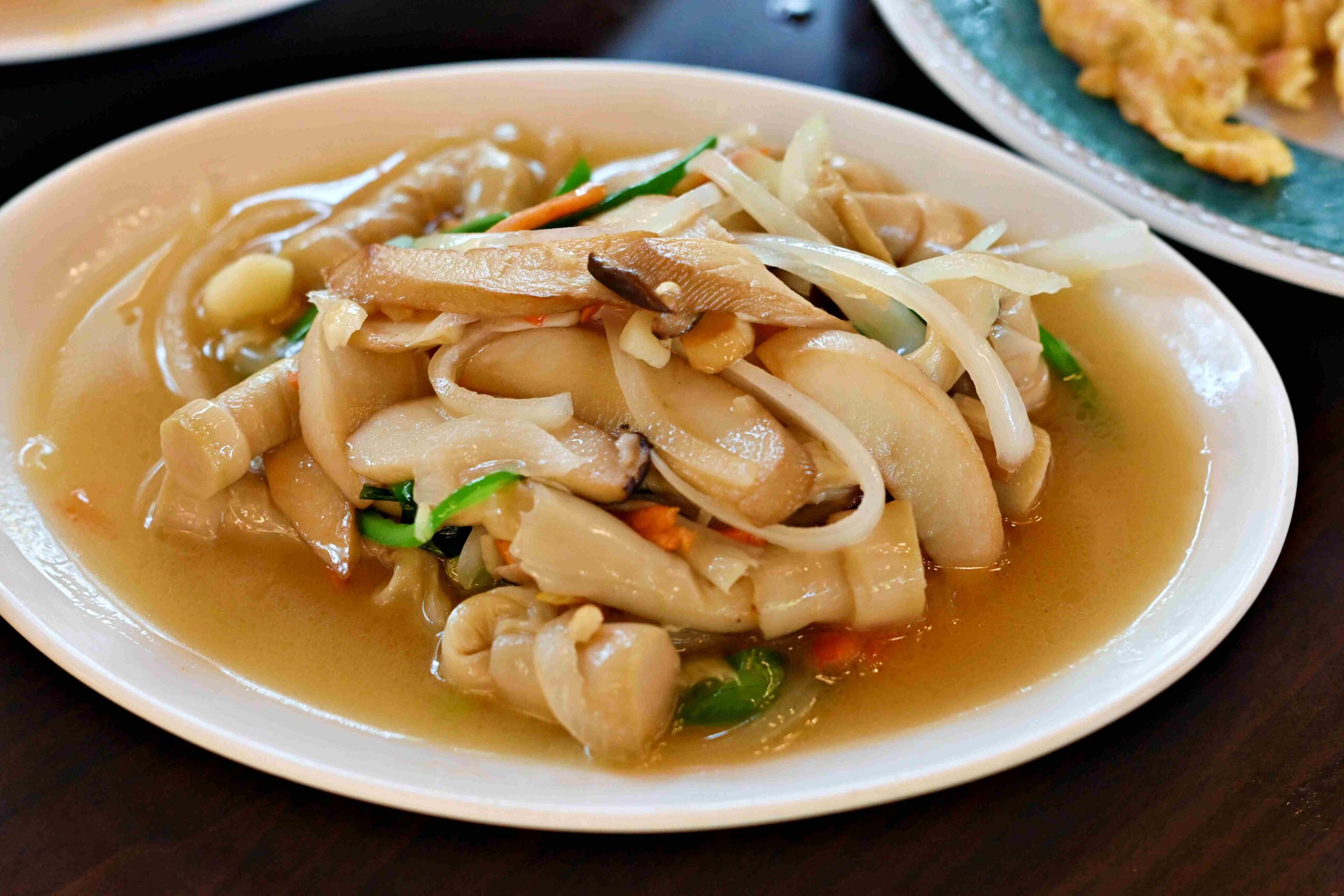 【三芝美食】香聚桶仔雞，花東放山雞、純天然食材，老師傅超會料理推薦(菜單)！ @趙先生吃飯