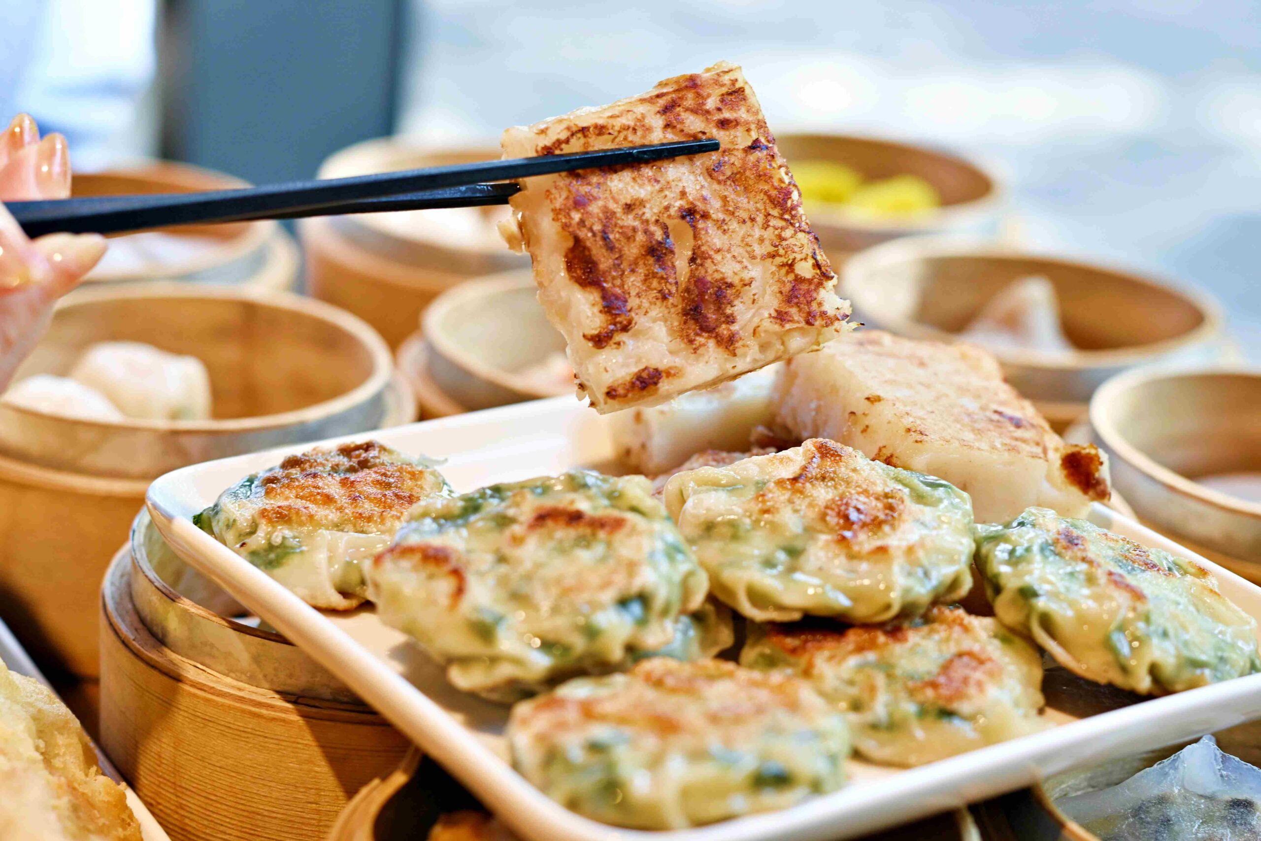 【新莊美食】村民食堂廚窗港點 i-Tower 店，堅持現做超60道港點吃到飽推薦 @趙先生吃飯