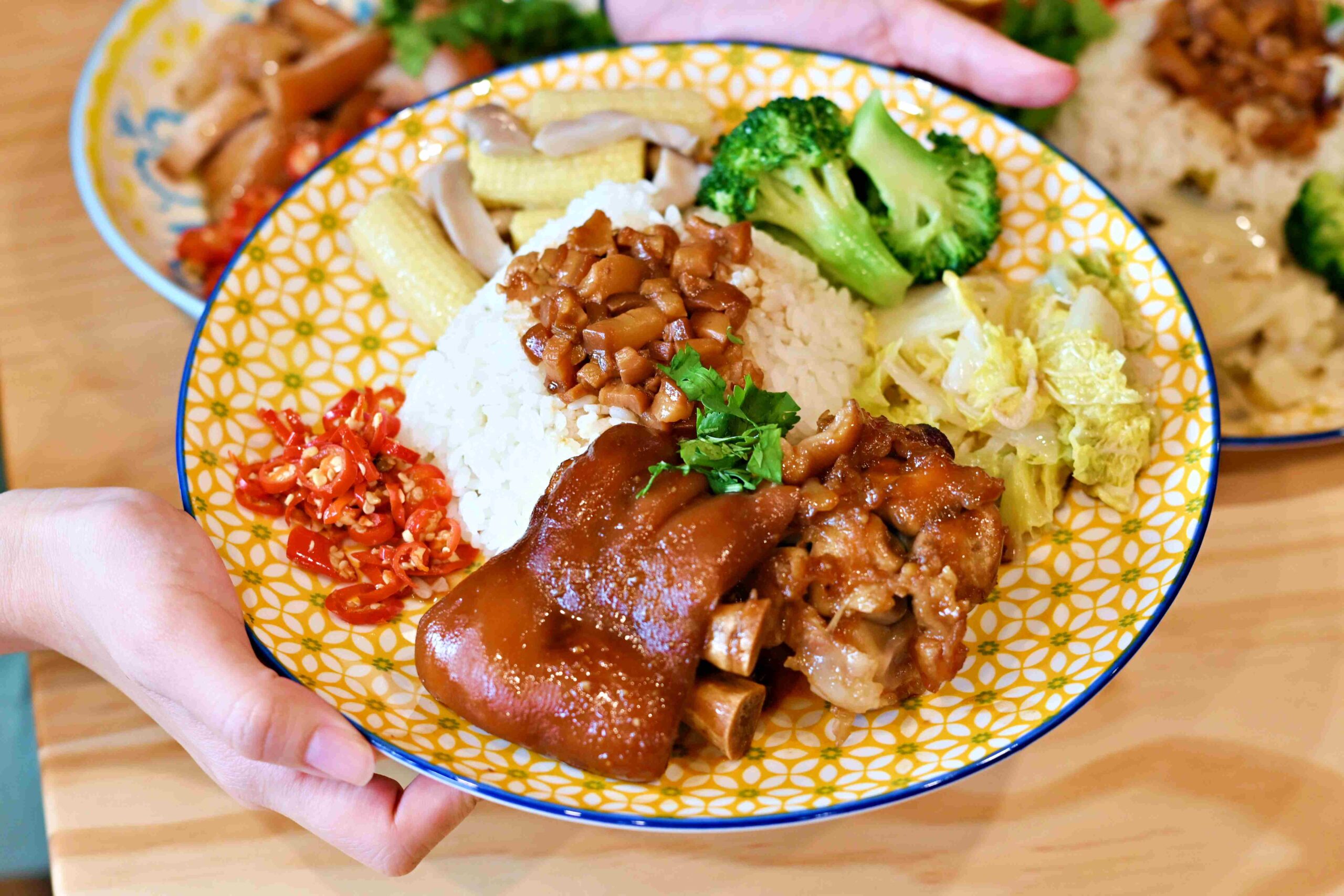 【三重美食】光興腿庫，米其林認證的魯肉飯，搬家後排隊依然火爆推薦！(菜單) @趙先生吃飯