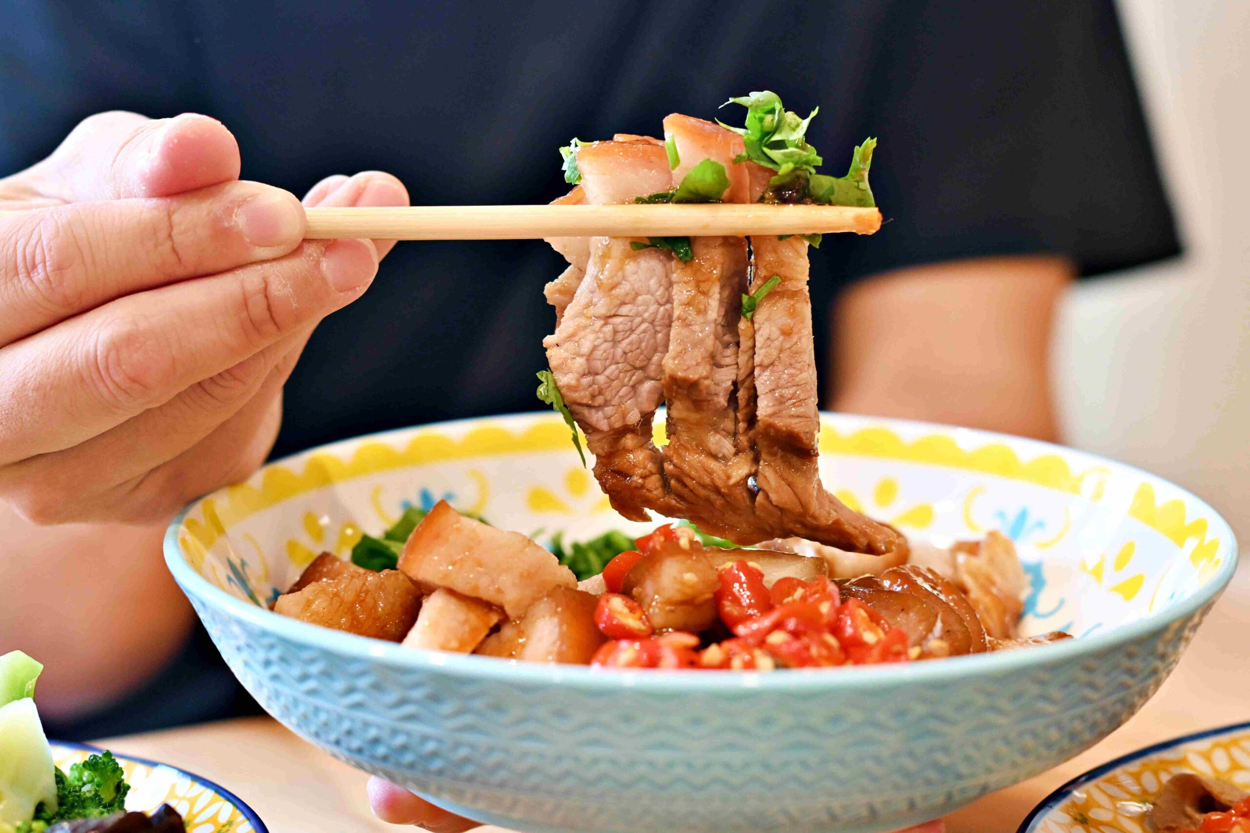 【三重美食】光興腿庫,米其林認證的魯肉飯,搬家後排隊依然火爆推薦!(菜單) @趙先生吃飯 【三重美食】光興腿庫,米其林認證的魯肉飯,搬家後排隊依然火爆推薦!(菜單) @趙先生吃飯