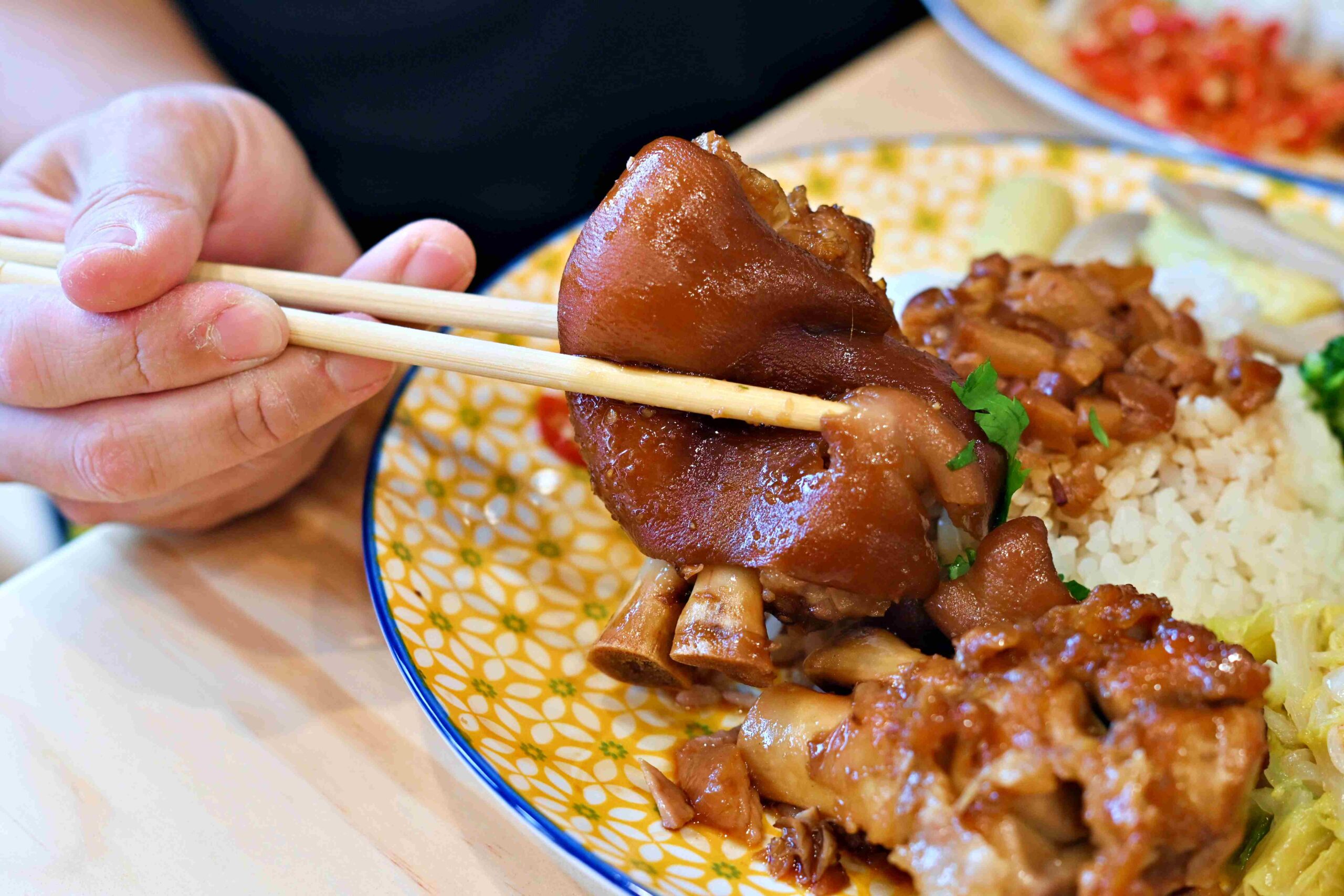 【三重美食】光興腿庫,米其林認證的魯肉飯,搬家後排隊依然火爆推薦!(菜單) @趙先生吃飯 【三重美食】光興腿庫,米其林認證的魯肉飯,搬家後排隊依然火爆推薦!(菜單) @趙先生吃飯