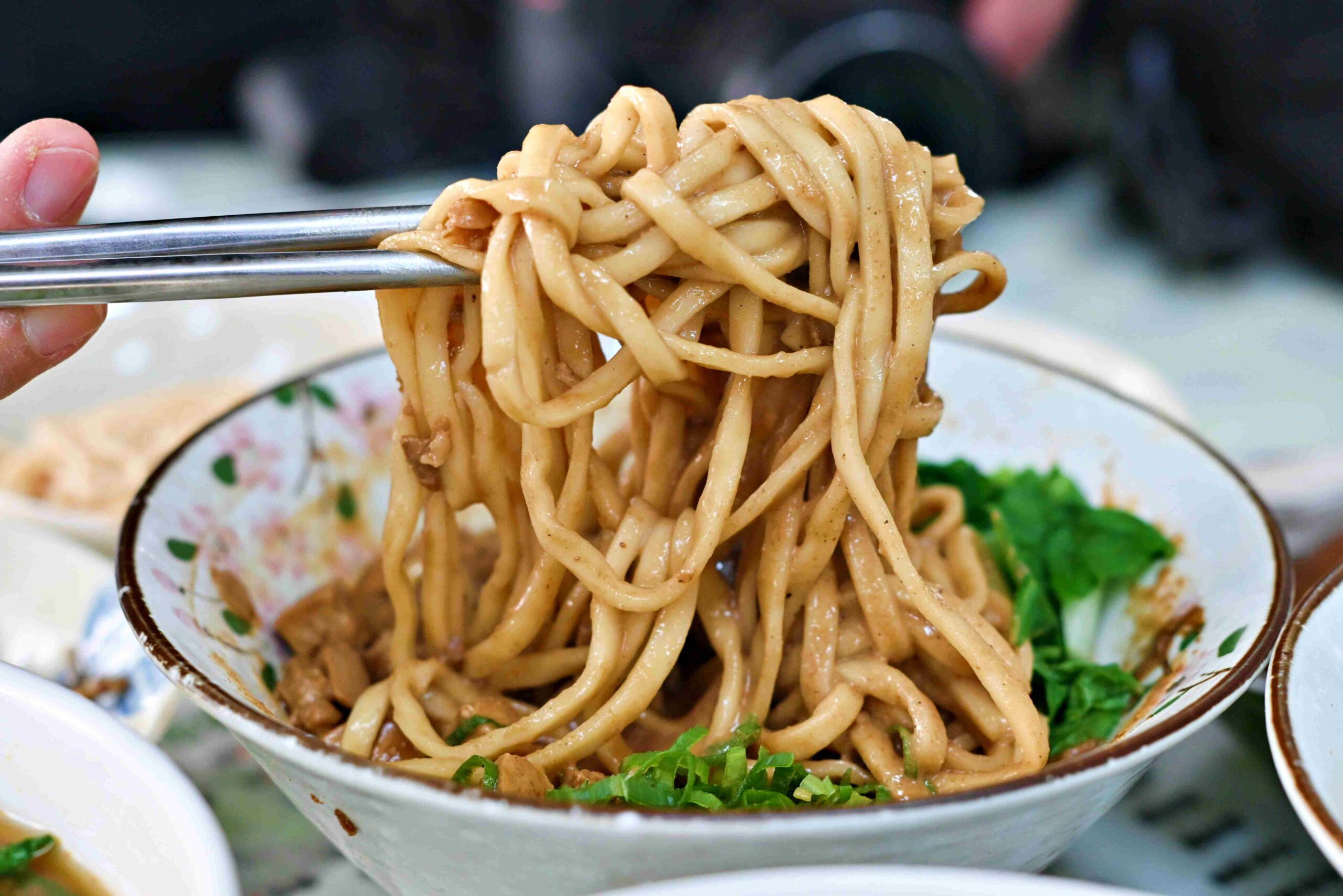 【三重美食】高棚滿座牛肉麵，無招牌百元牛肉麵+銅板價乾麵好吃推薦！(菜單) @趙先生吃飯