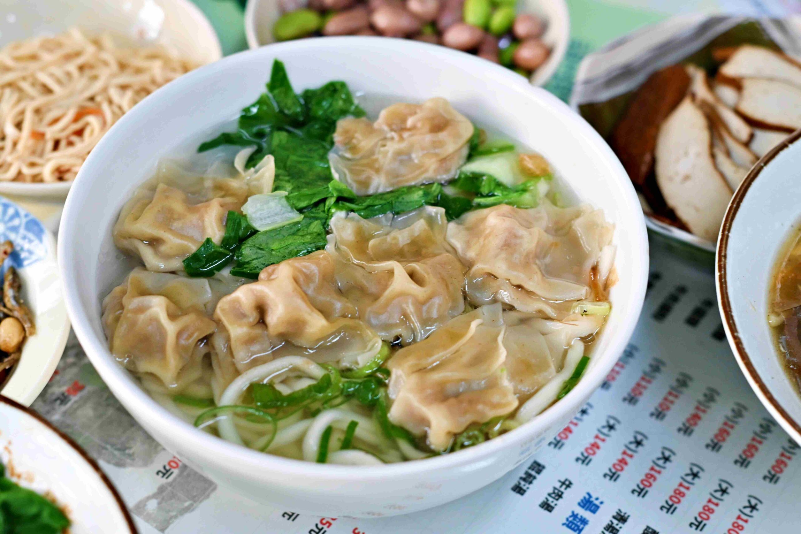 【三重美食】高棚滿座牛肉麵，無招牌百元牛肉麵+銅板價乾麵好吃推薦！(菜單) @趙先生吃飯