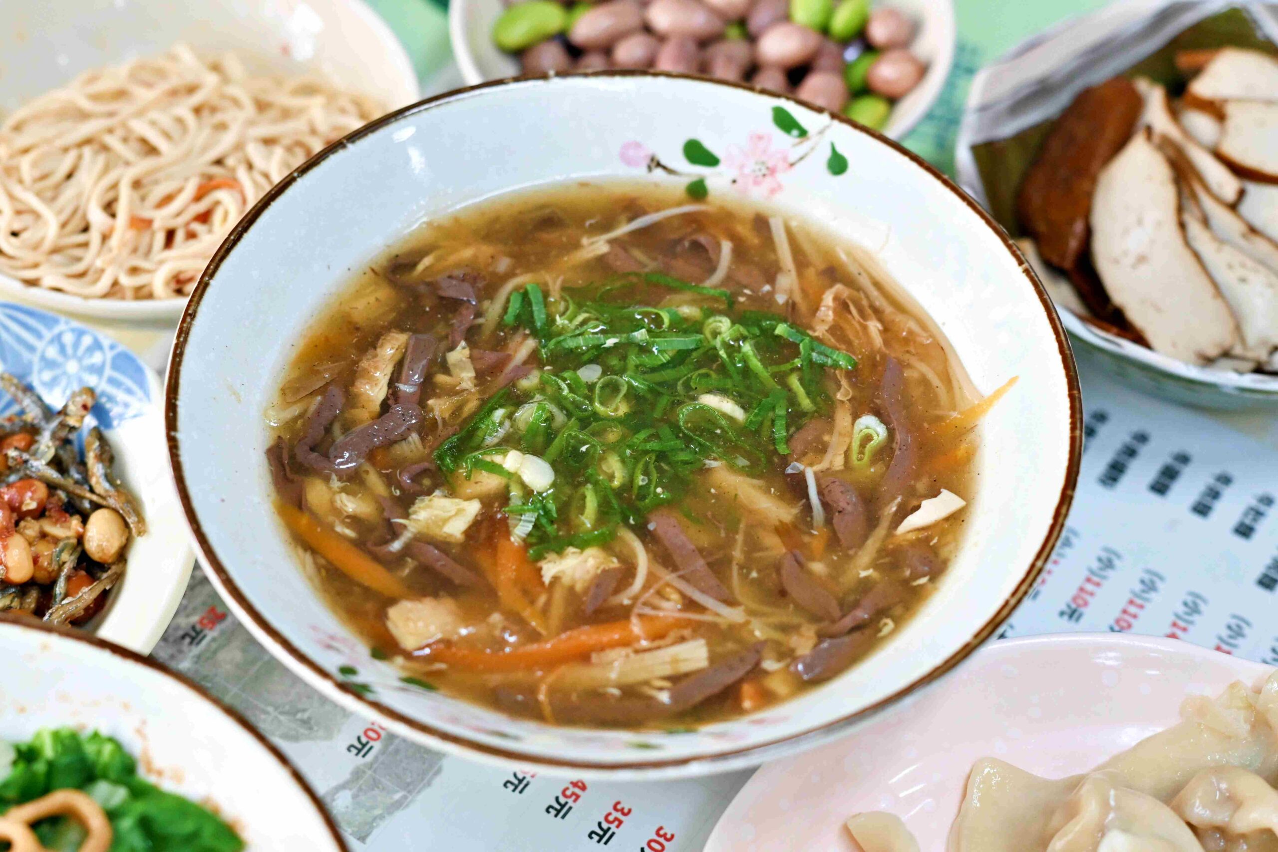 【三重美食】高棚滿座牛肉麵，無招牌百元牛肉麵+銅板價乾麵好吃推薦！(菜單) @趙先生吃飯