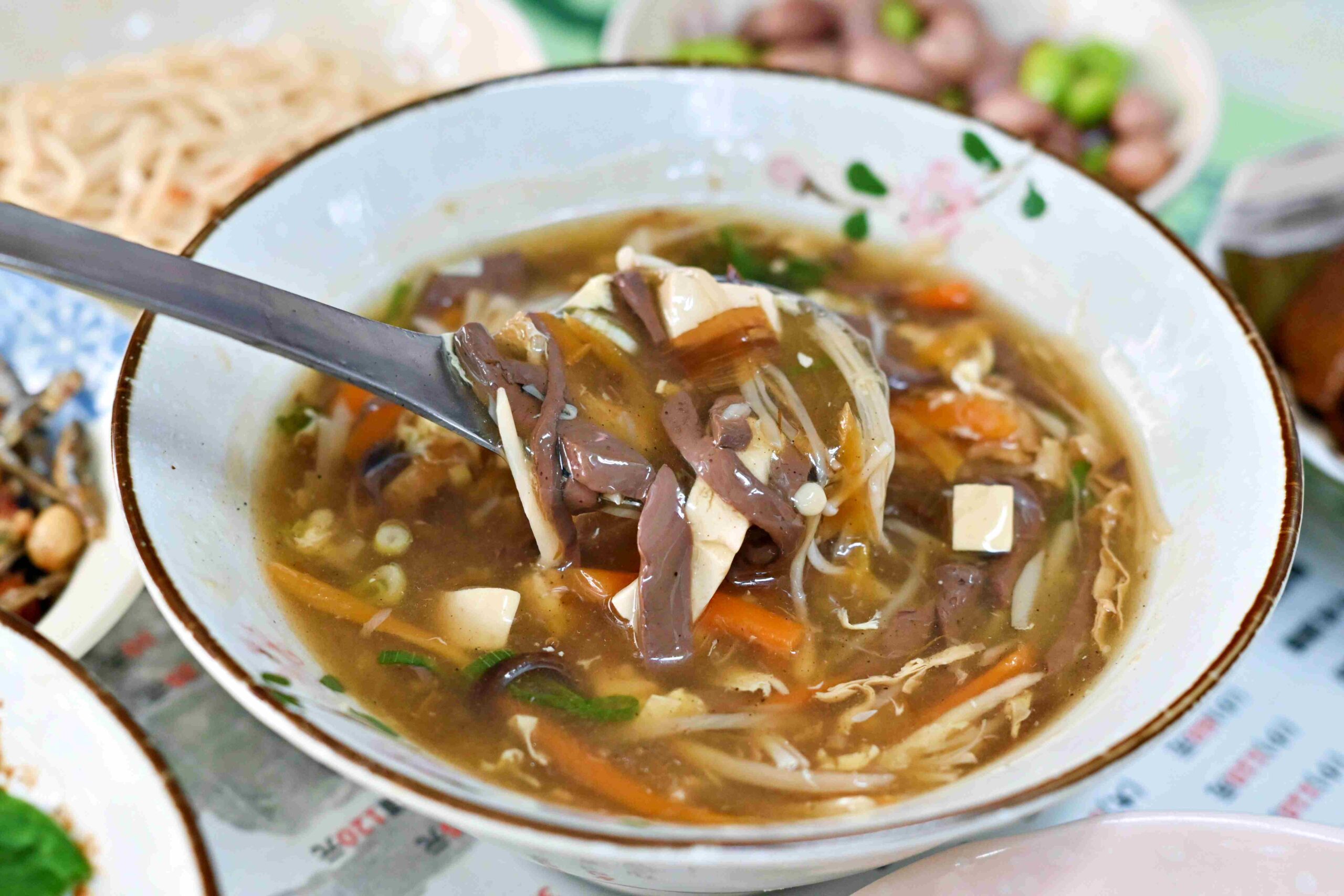 【三重美食】高棚滿座牛肉麵，無招牌百元牛肉麵+銅板價乾麵好吃推薦！(菜單) @趙先生吃飯